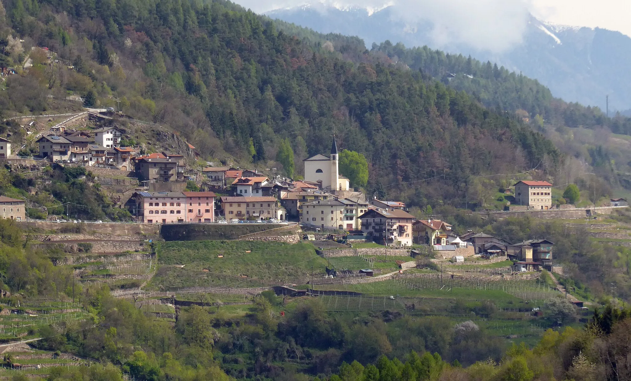 Photo showing: Valda (Altavalle) as seen from the SS612 road, between Valda and Faver (Trentino, Italy)