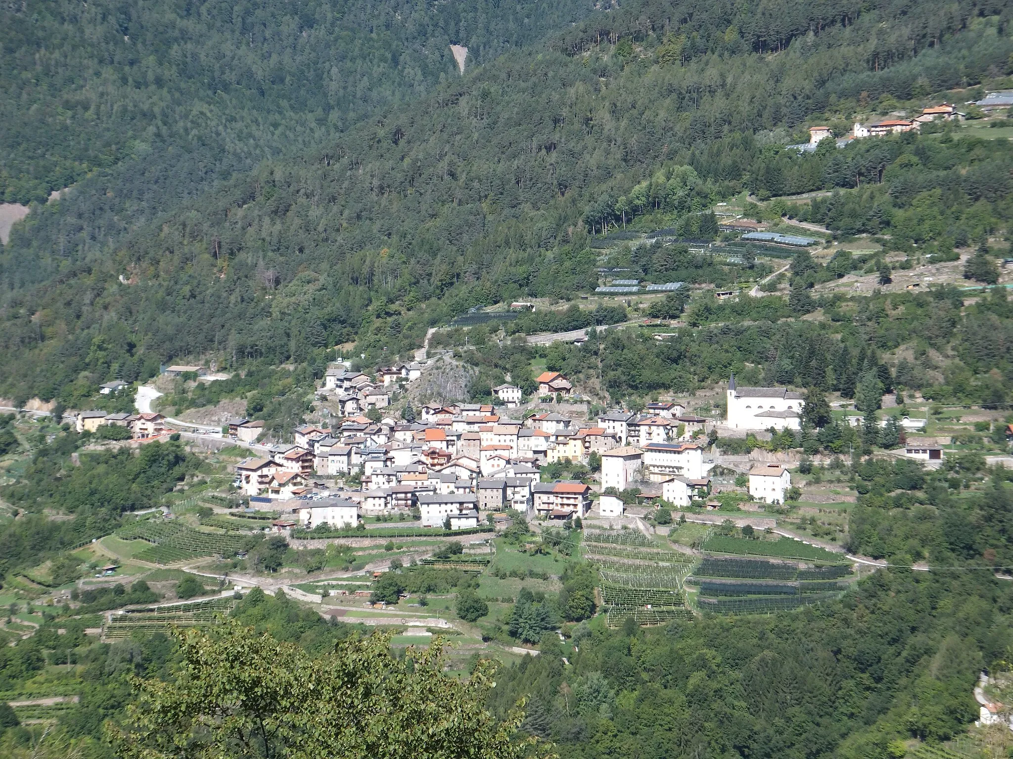 Photo showing: The town of Valda seen from the Sanctuary of the Madonna of Aid (Segonzano)