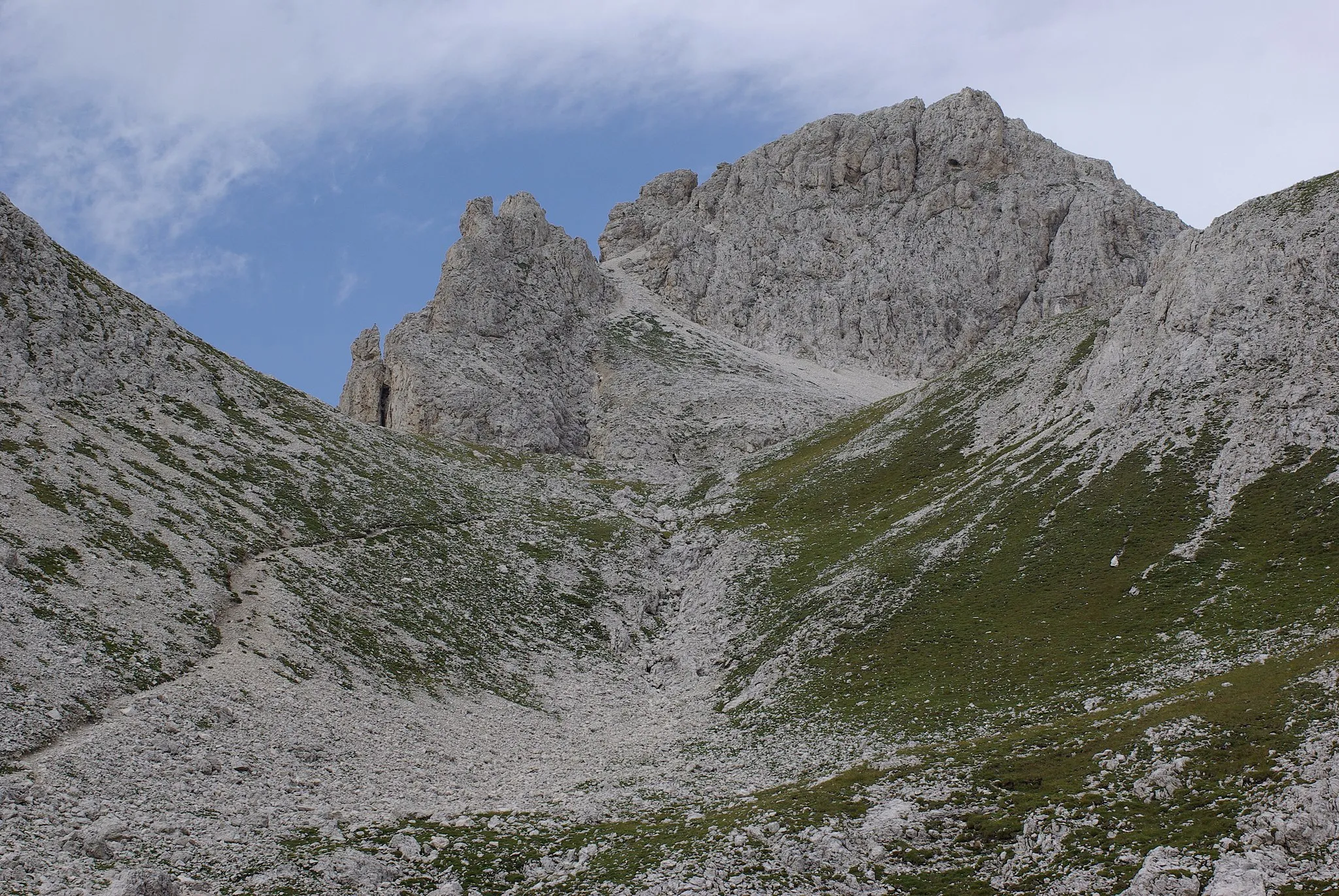 Photo showing: 08 - 2012 Pozza di Fassa (Trento Trentino ITALY), Rifugio Gardecia, passo Antermoia, cima Scalieret, Passo Principe, rifugio Vajolet, Sentiero Don Guido, mountain, alpin view, photo Paolo Villa:  Pentax K10D, SMC Pentax-FA 35mm F2 AL e filtro polarizzatore