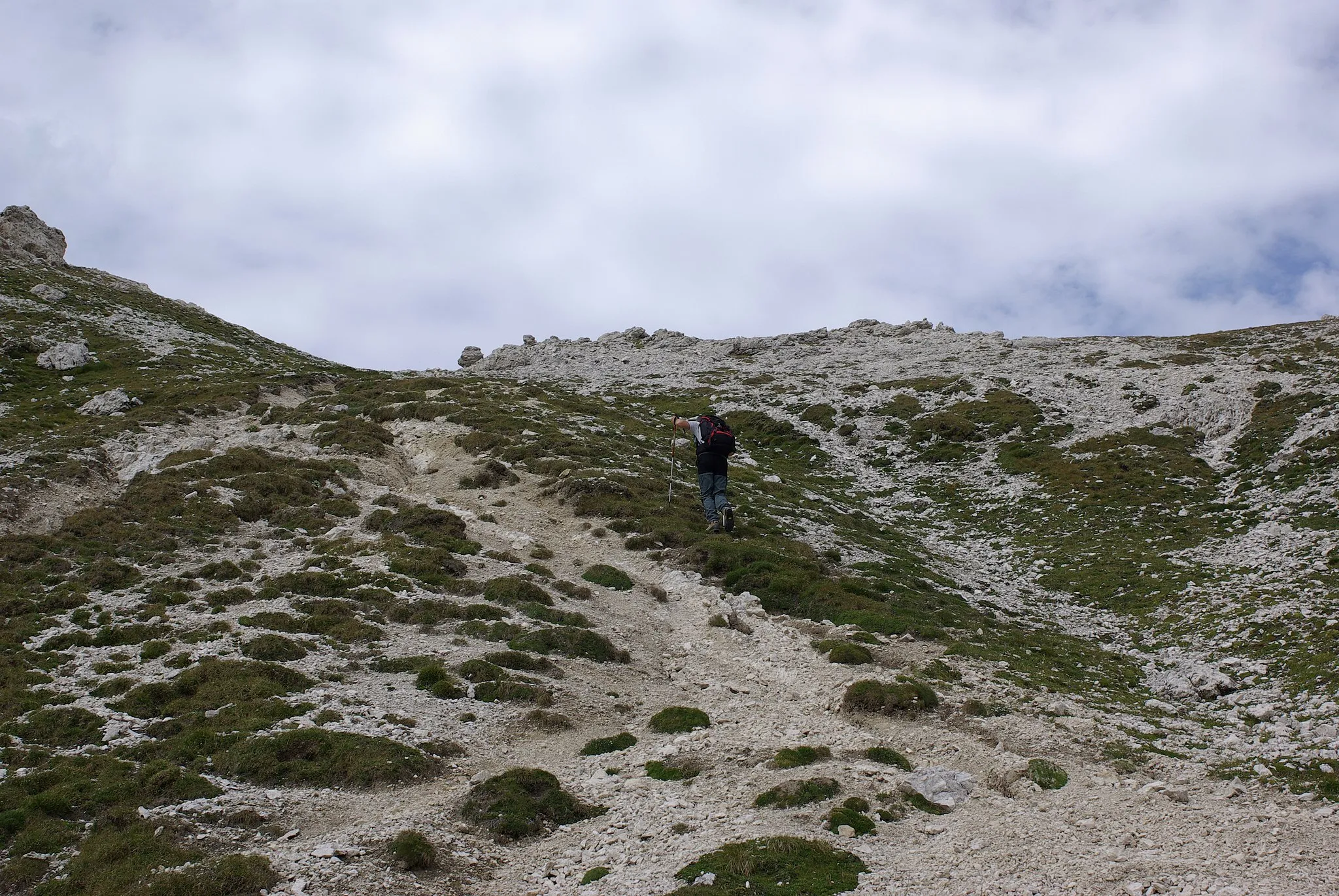 Photo showing: 08 - 2012 Pozza di Fassa (Trento Trentino ITALY), Rifugio Gardecia, passo Antermoia, cima Scalieret, Passo Principe, rifugio Vajolet, Sentiero Don Guido, mountain, alpin view, photo Paolo Villa:  Pentax K10D, SMC Pentax-FA 35mm F2 AL e filtro polarizzatore