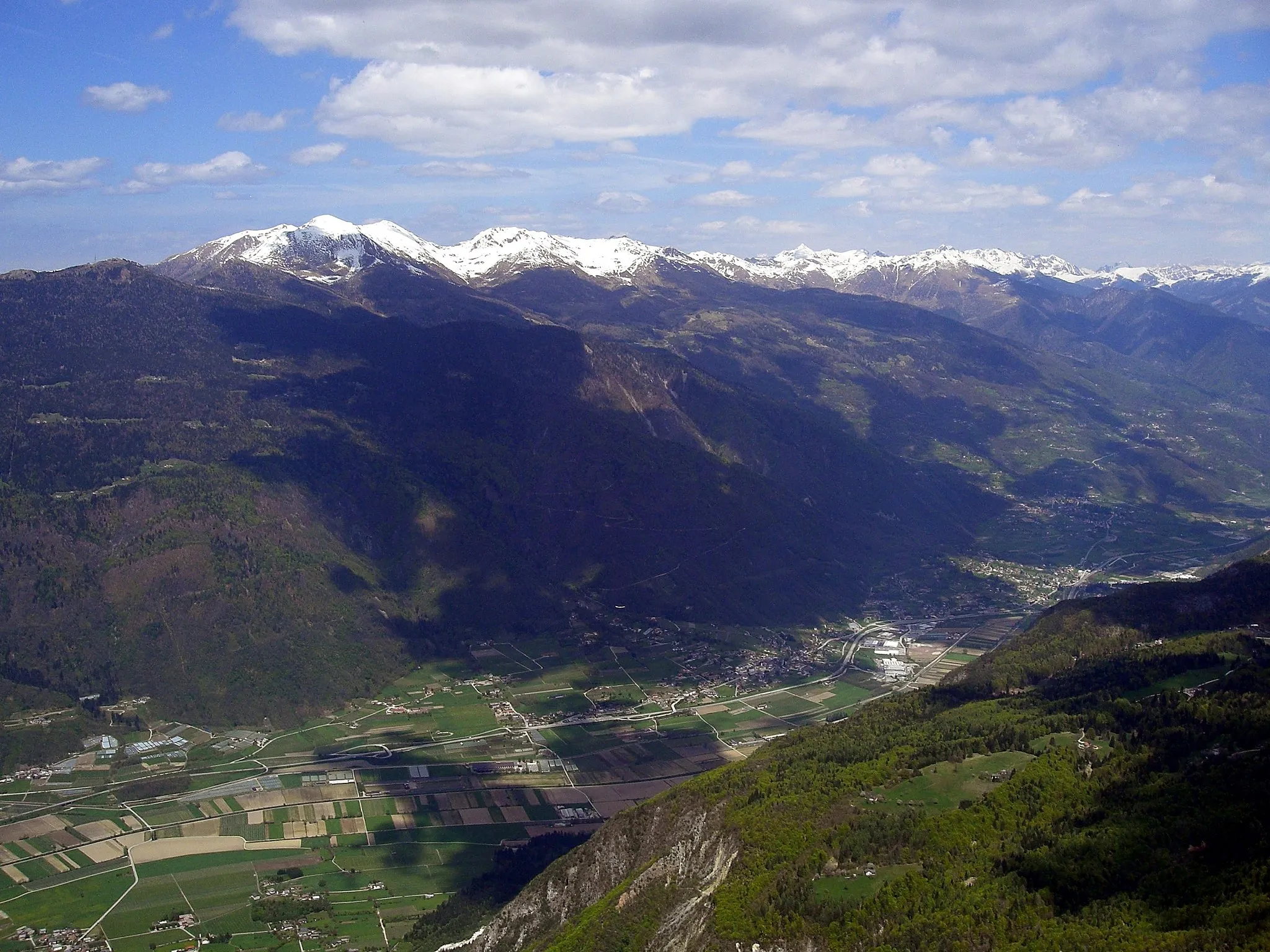 Photo showing: The Marter village (in the municipality of Roncegno Terme, Trentino, Italy) and the municipality of Novaledo (Trentino, Italy) viewed from Cima Vezzena (Pizzo di Levico).