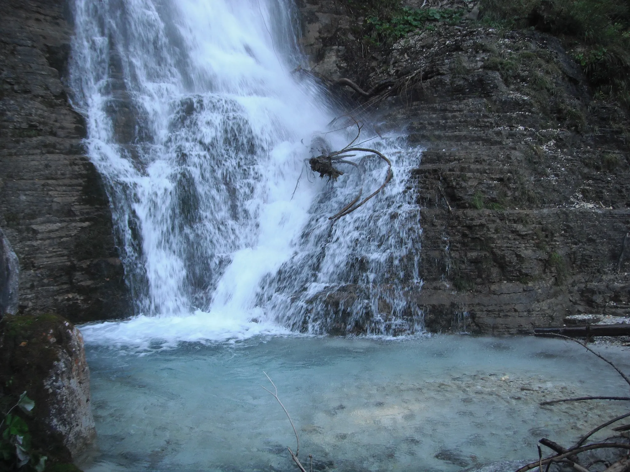 Photo showing: A piedi della Cascata di Garès, circa 1750 m di altitudine.