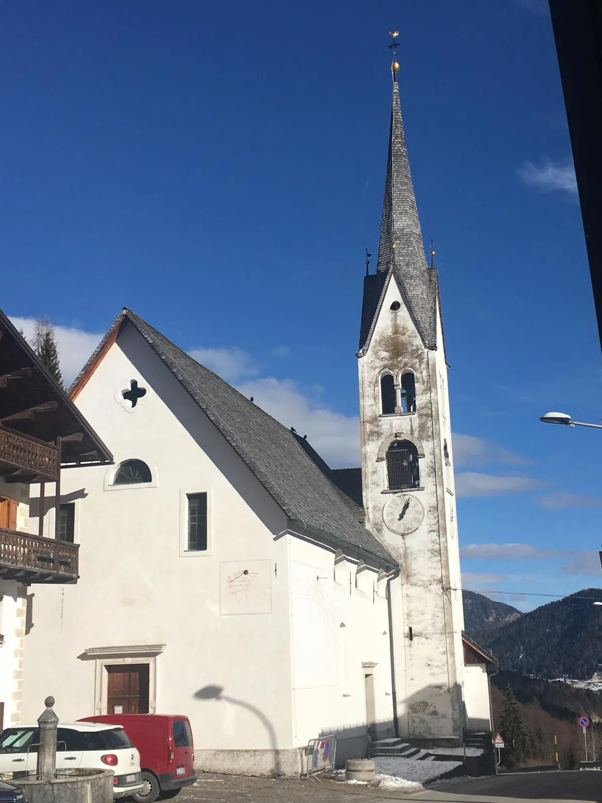 Photo showing: Chiesa di San Sebastiano situata nella frazione di Falcade Alto in provincia di Belluno sulle Dolomiti