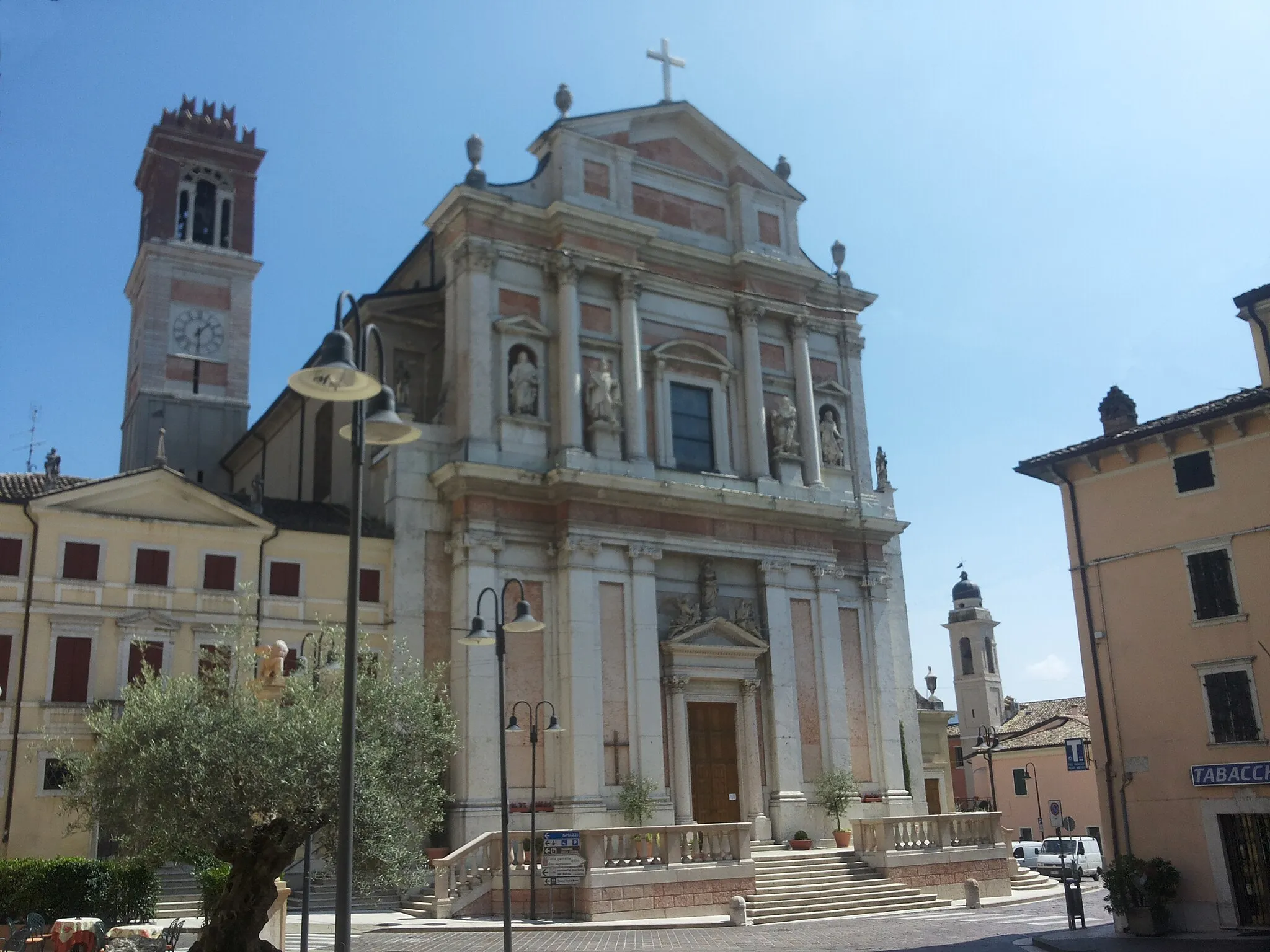 Photo showing: Facciata della chiesa di Caprino Veronese