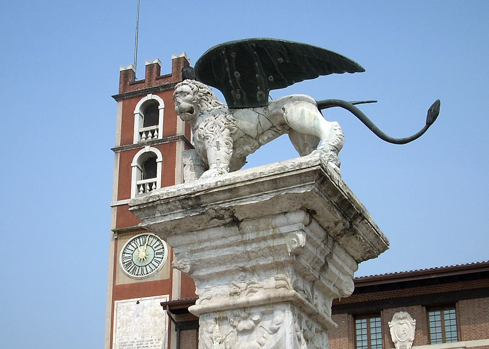 Photo showing: Marostica, piazza degli scacchi: il leone di san Marco, simbolo della Repubblica Serenissima, posto sopra la colonna nella piazza.