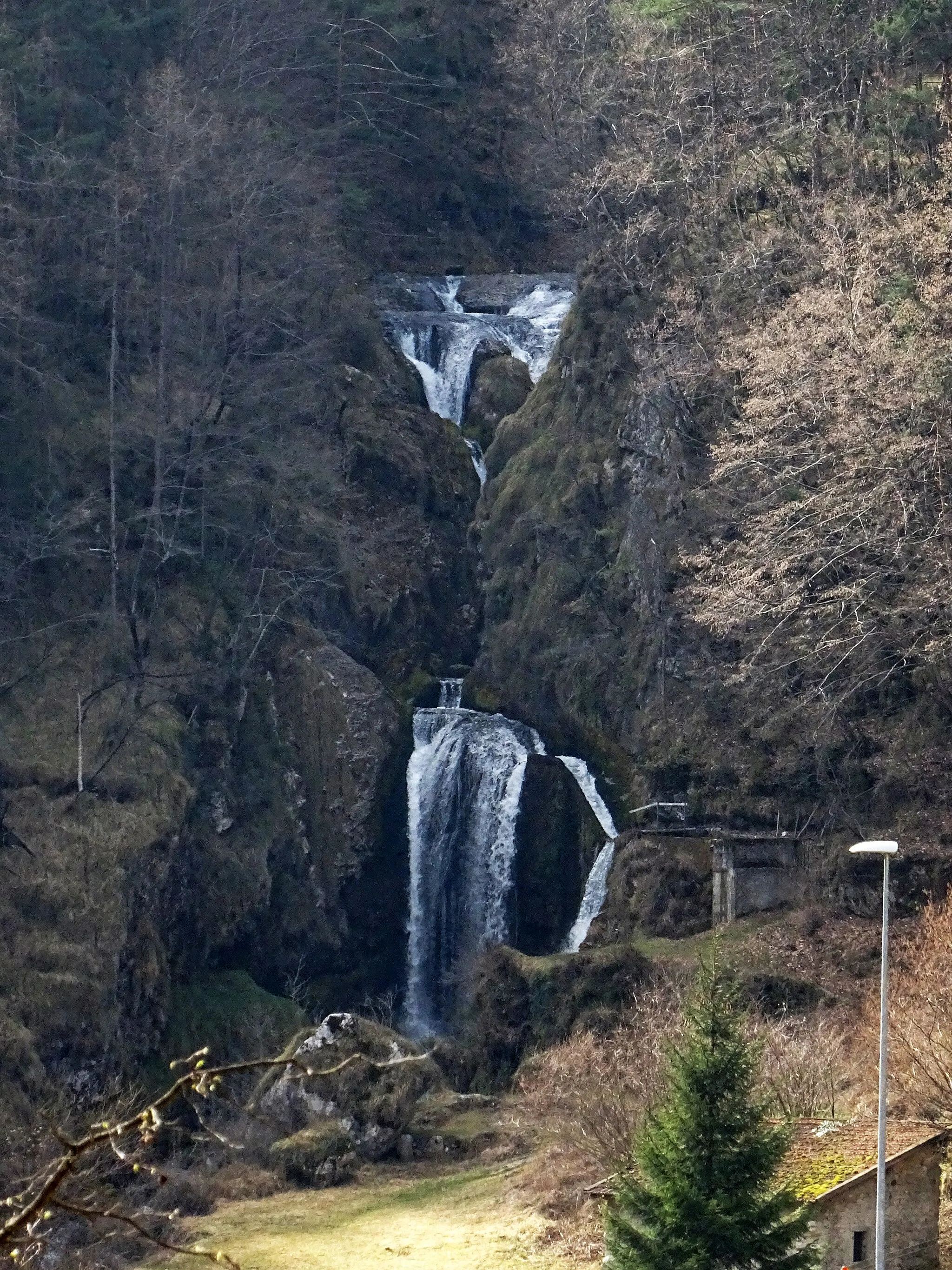 Photo showing: Cascata della Civetta (Lastebasse, Veneto, Italy)