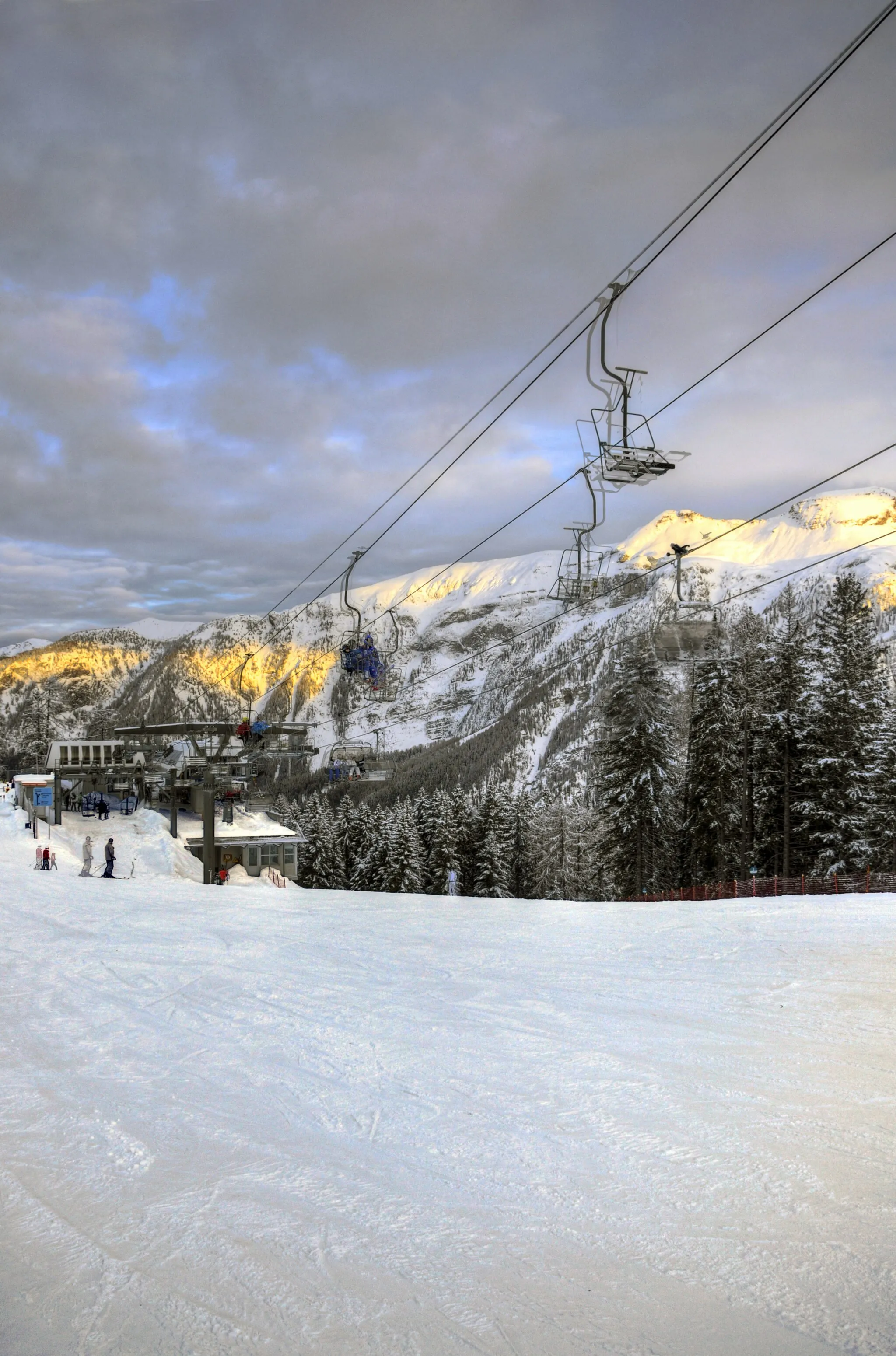 Photo showing: Chairlift - Malghet Haut, Folgarida, Trento, Italy