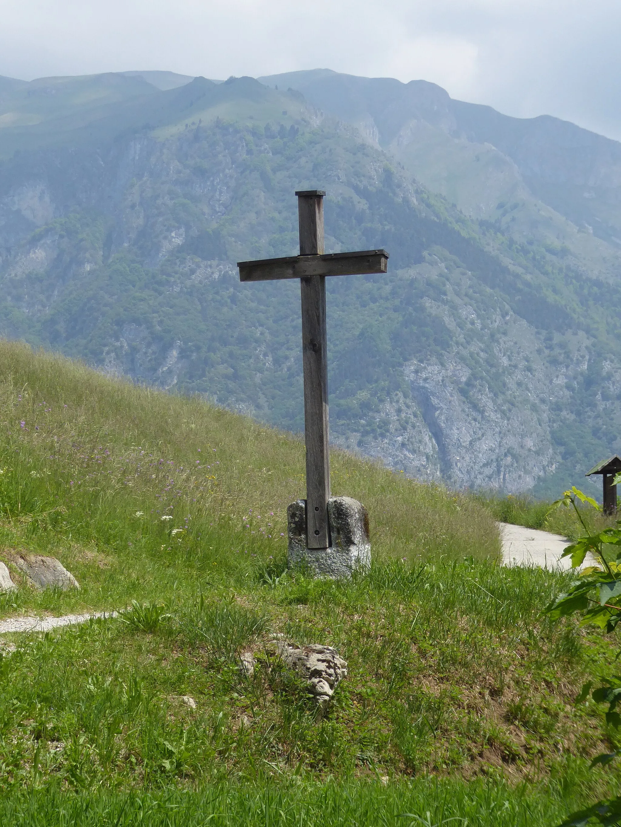 Photo showing: Vergonzo (Comano Terme, Trentino, Italy) - Wayside cross on the road to Castel Restor