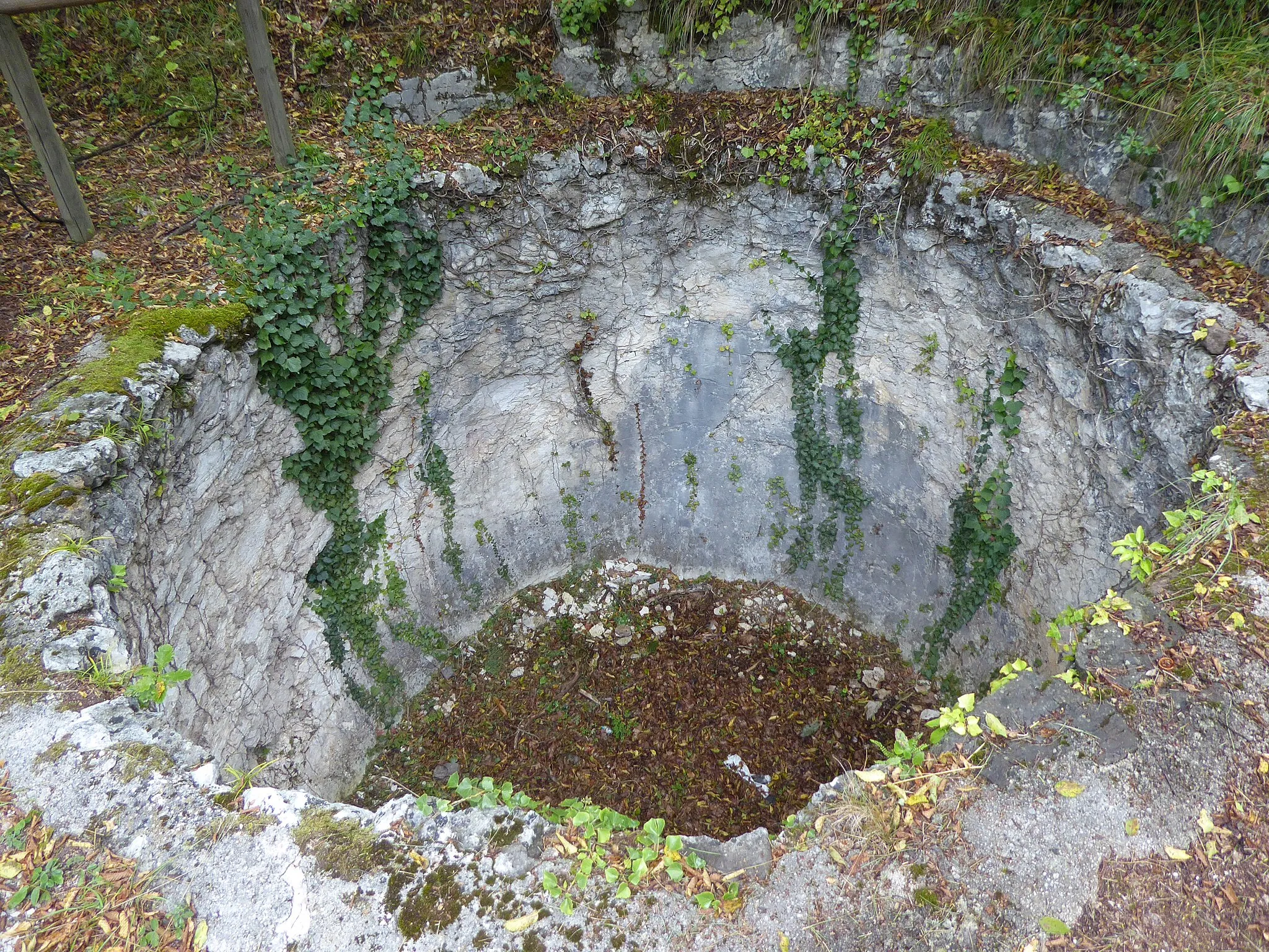 Photo showing: Lime kiln near Braila (Arco, Trentino, Italy)