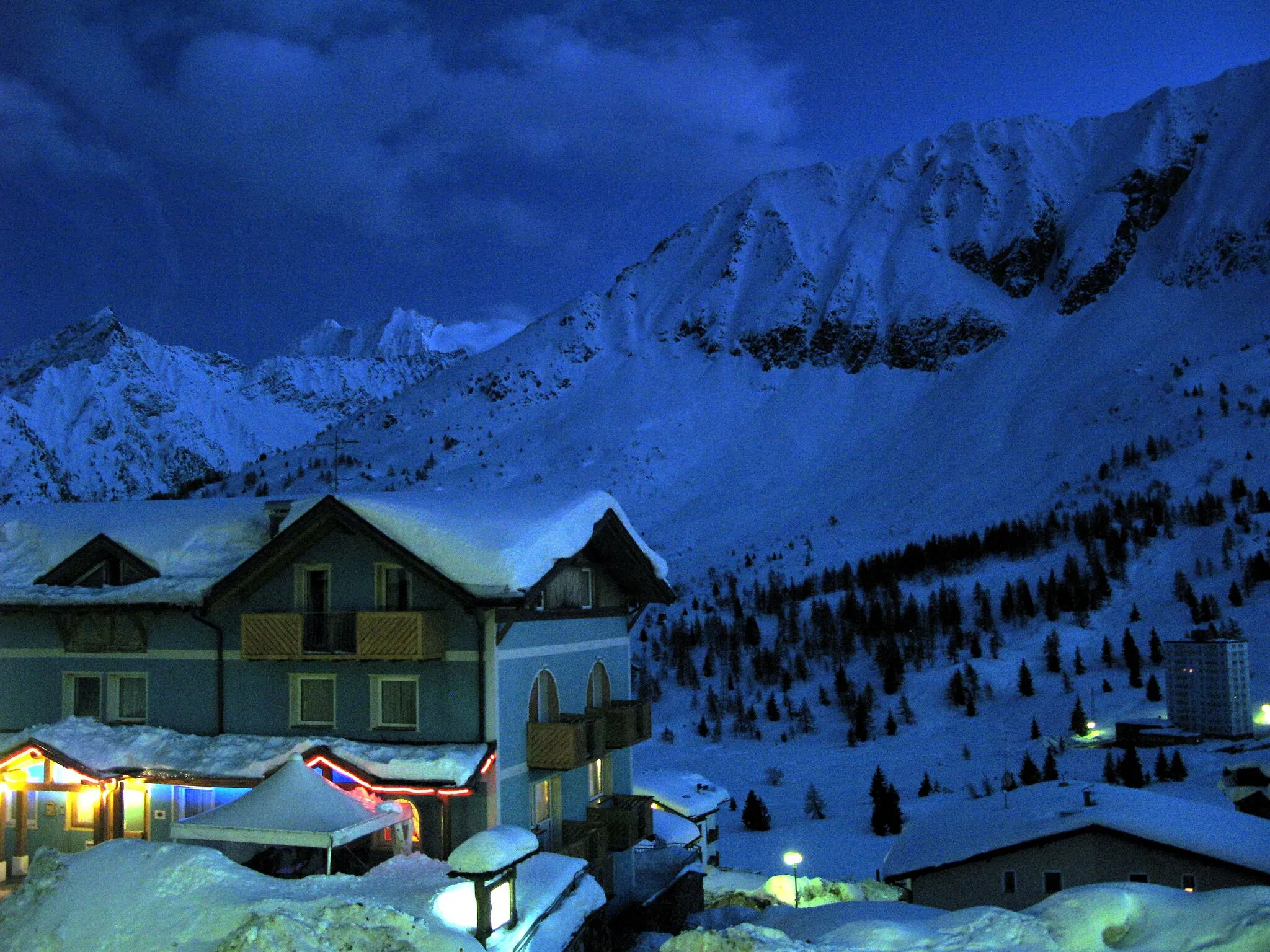 Photo showing: Adamello ski, Passo del Tonale - Ski window - Top Residence ( Cima Presanella )