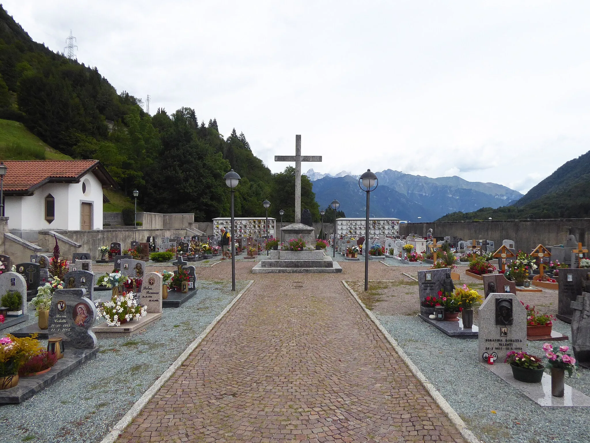 Photo showing: Cemetery of Breguzzo (Sella Giudicarie, Trentino, Italy)