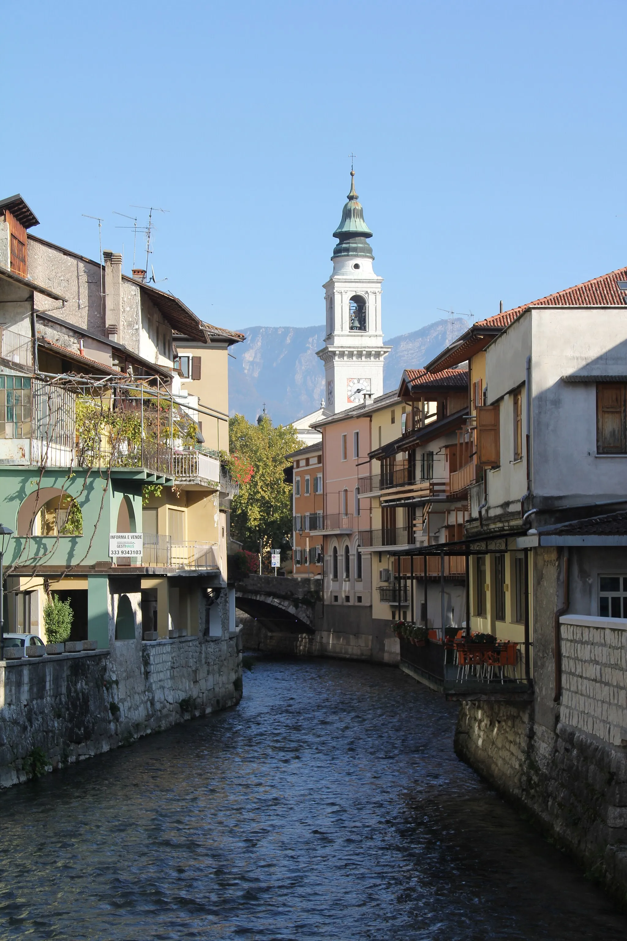 Photo showing: Borgo Valsugana (Italy): view of  Brenta river (east).