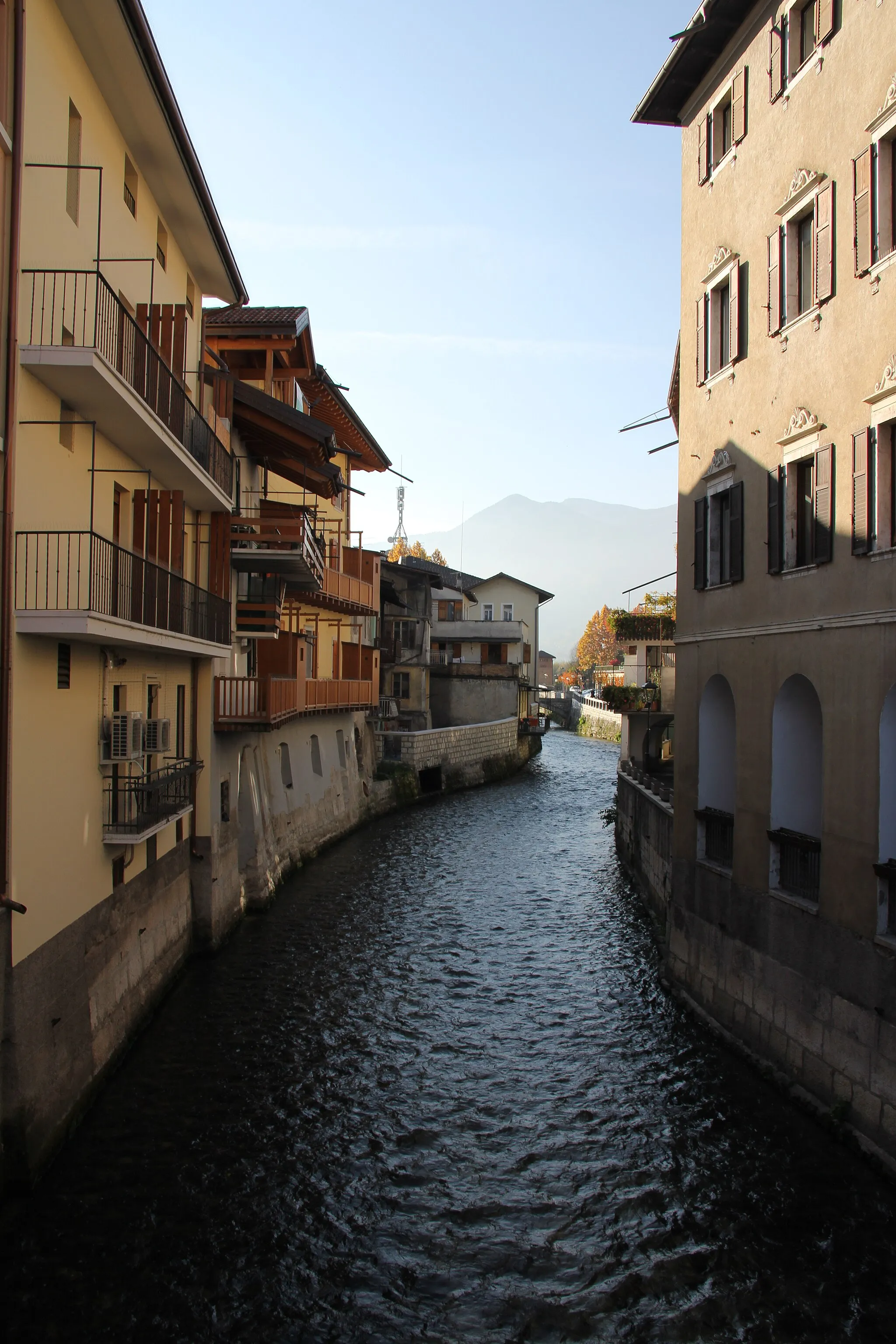 Photo showing: Borgo Valsugana (Italy): view of  Brenta river (west).