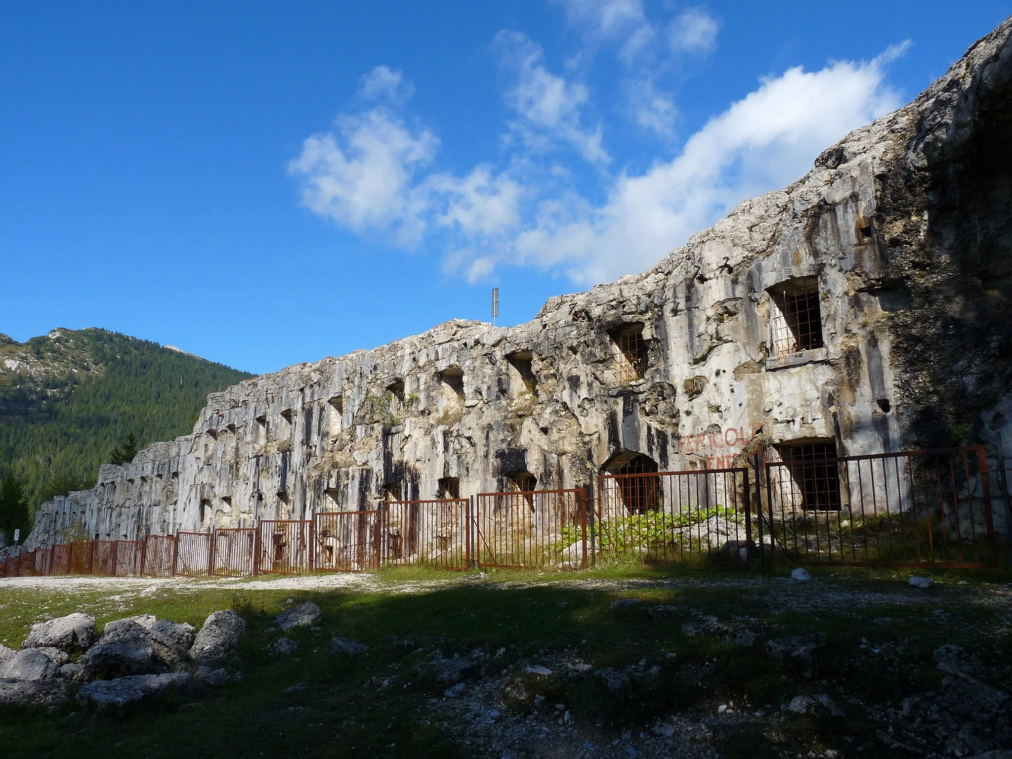 Photo showing: Levico Terme (Italy): view of the western side of Forte Verle (Werk Verle) near Passo Vezzena