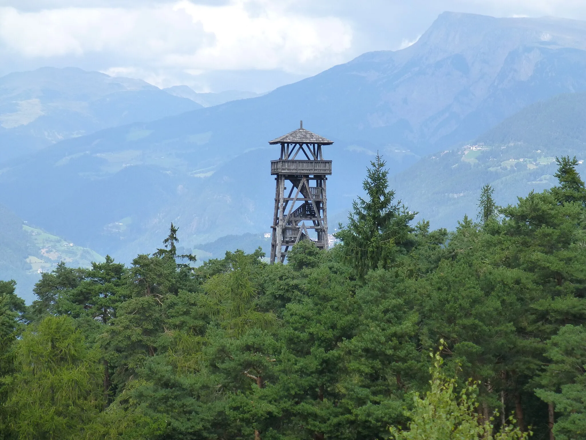 Photo showing: Aussichtsturm Kohlern oberhalb von Bozen