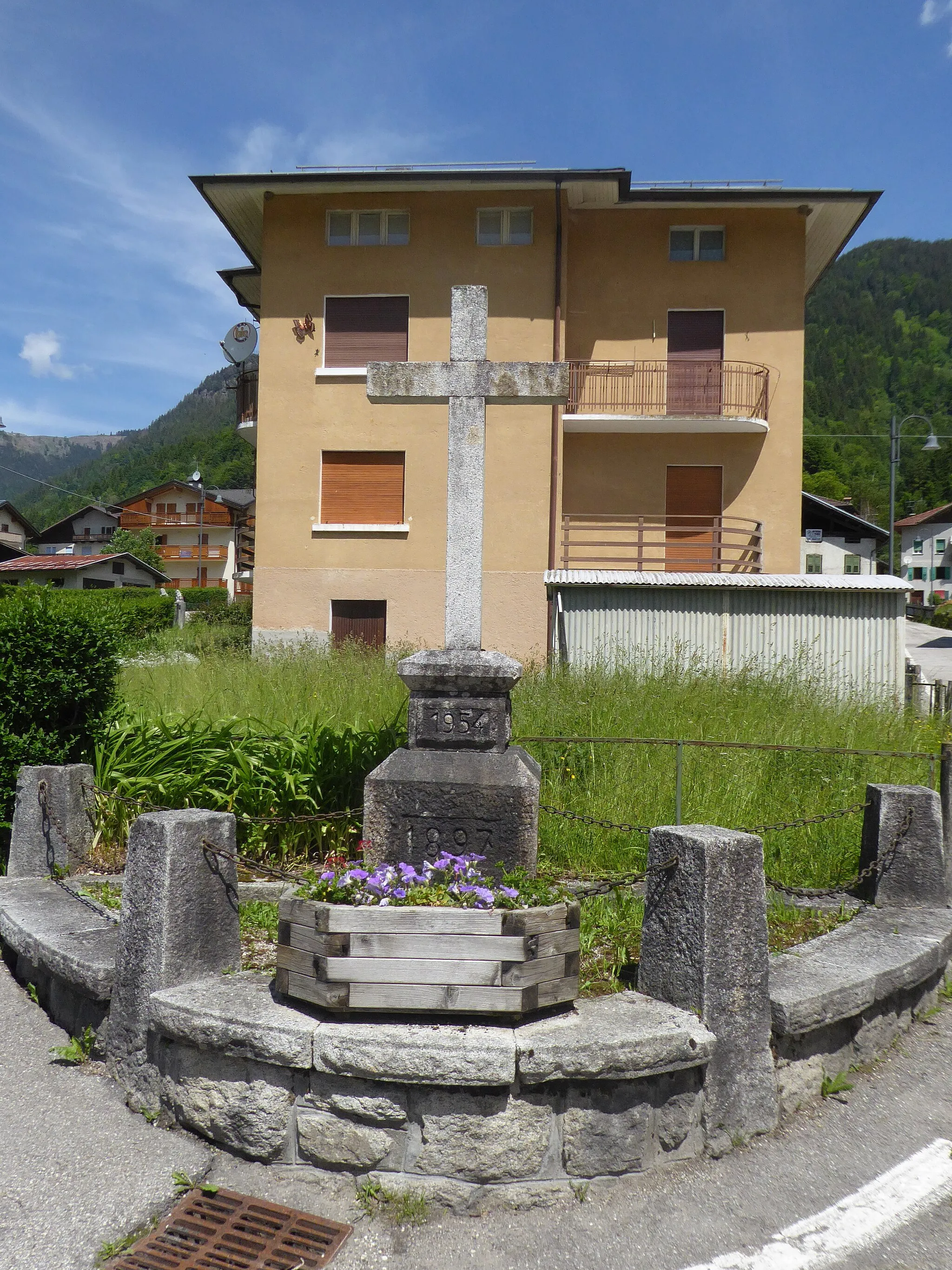 Photo showing: Caoria (Canal San Bovo, Trentino, Italy) - Wayside cross