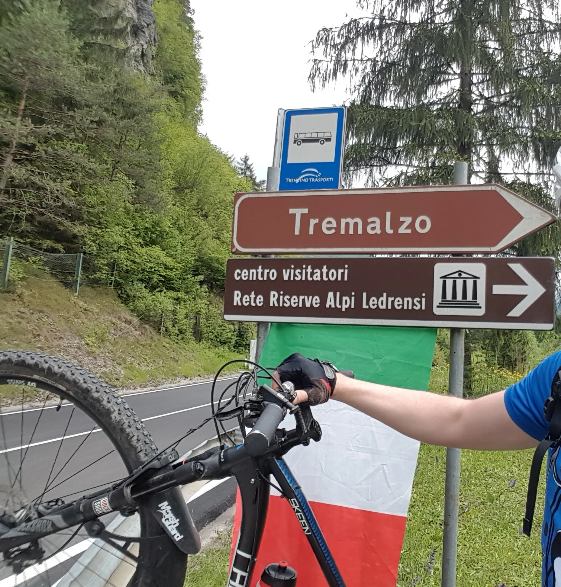Photo showing: Mit dem Mountainbike von Cimego über den Tremalzopass nach Riva del Garda