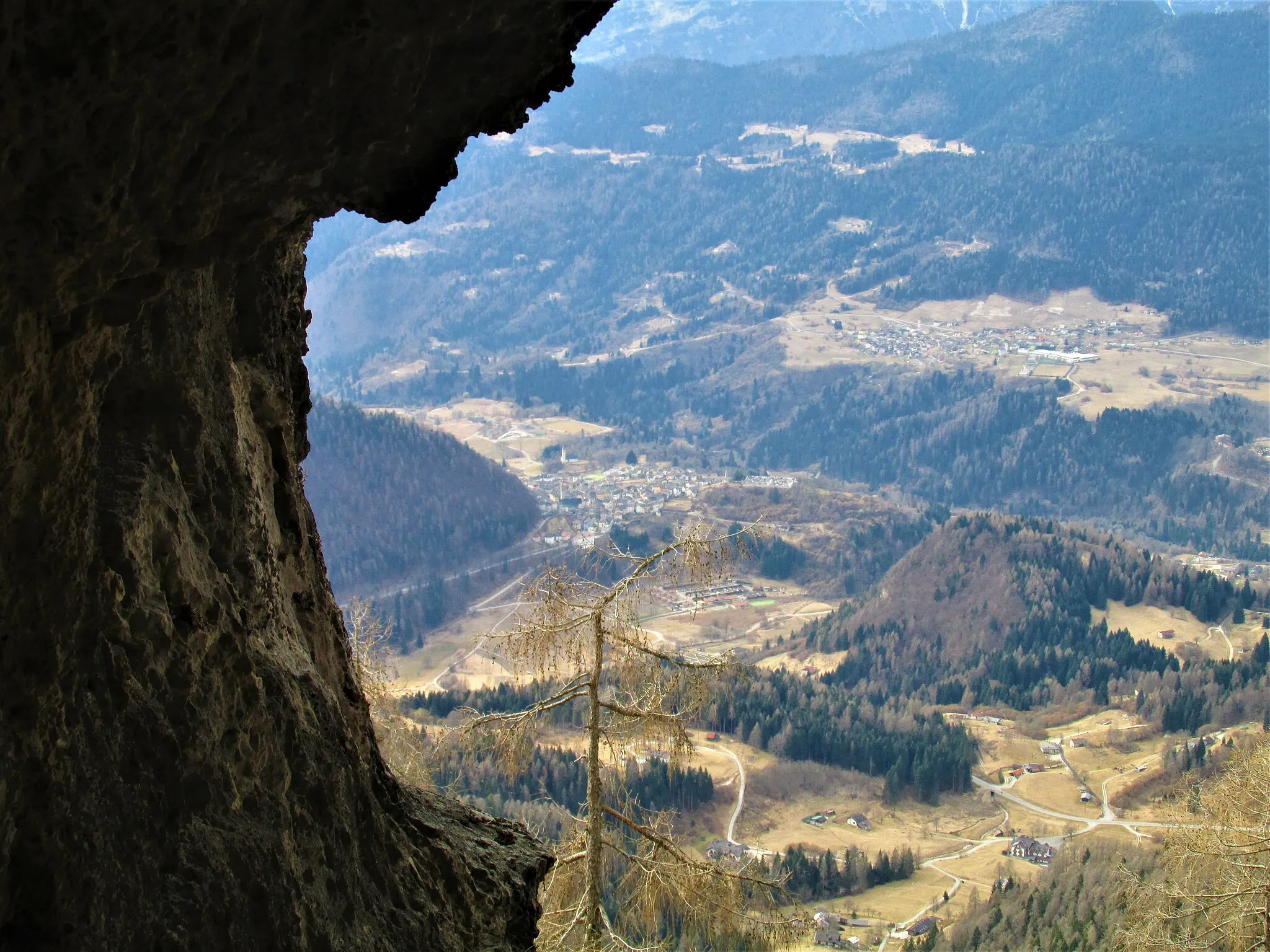 Photo showing: View of Castello Tesino