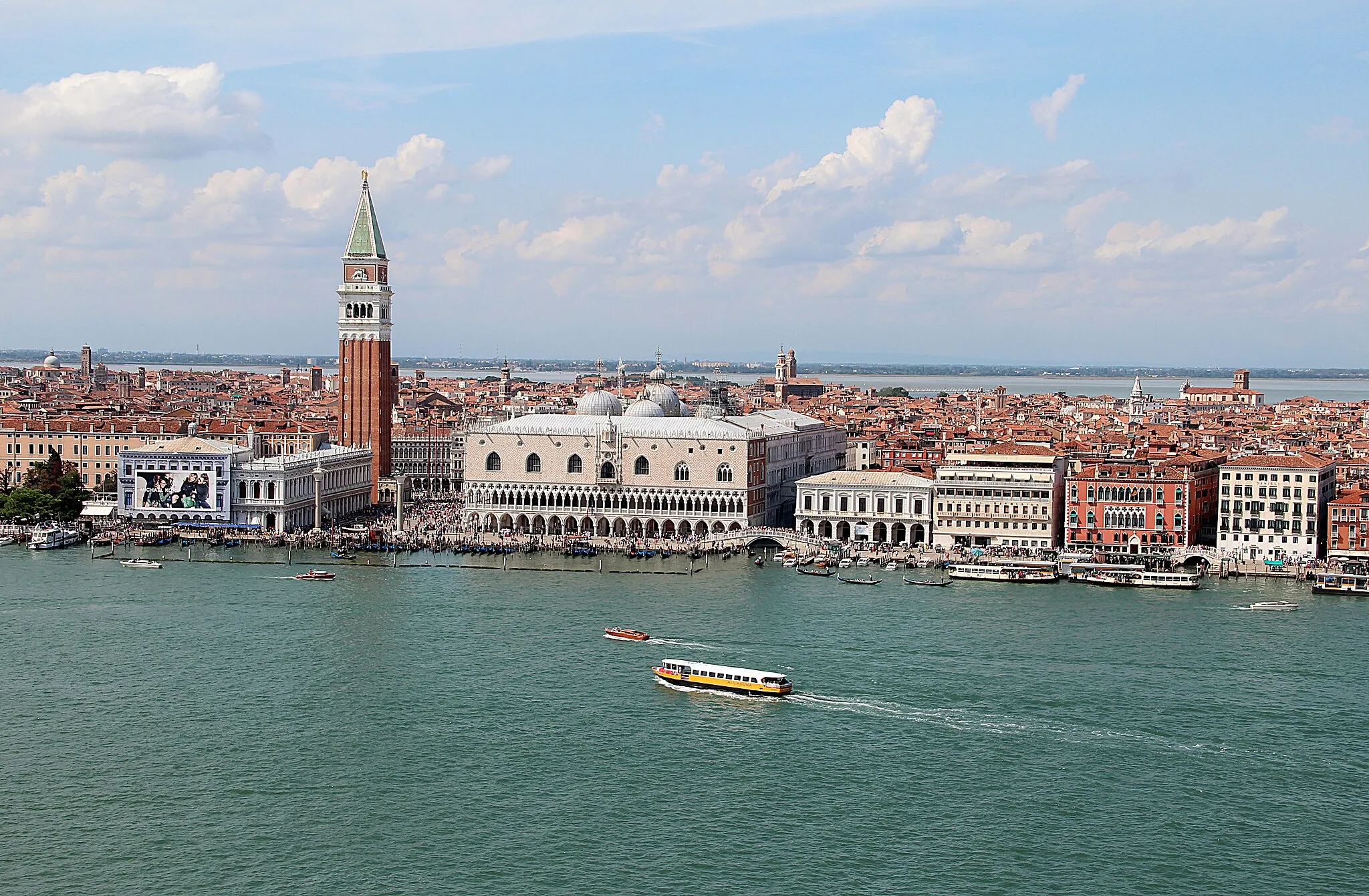 Photo showing: Le Bacino di San Marco, les sesteri de San Marco, du Castello et la Riva degli Schiavoni à Venise (Italie)