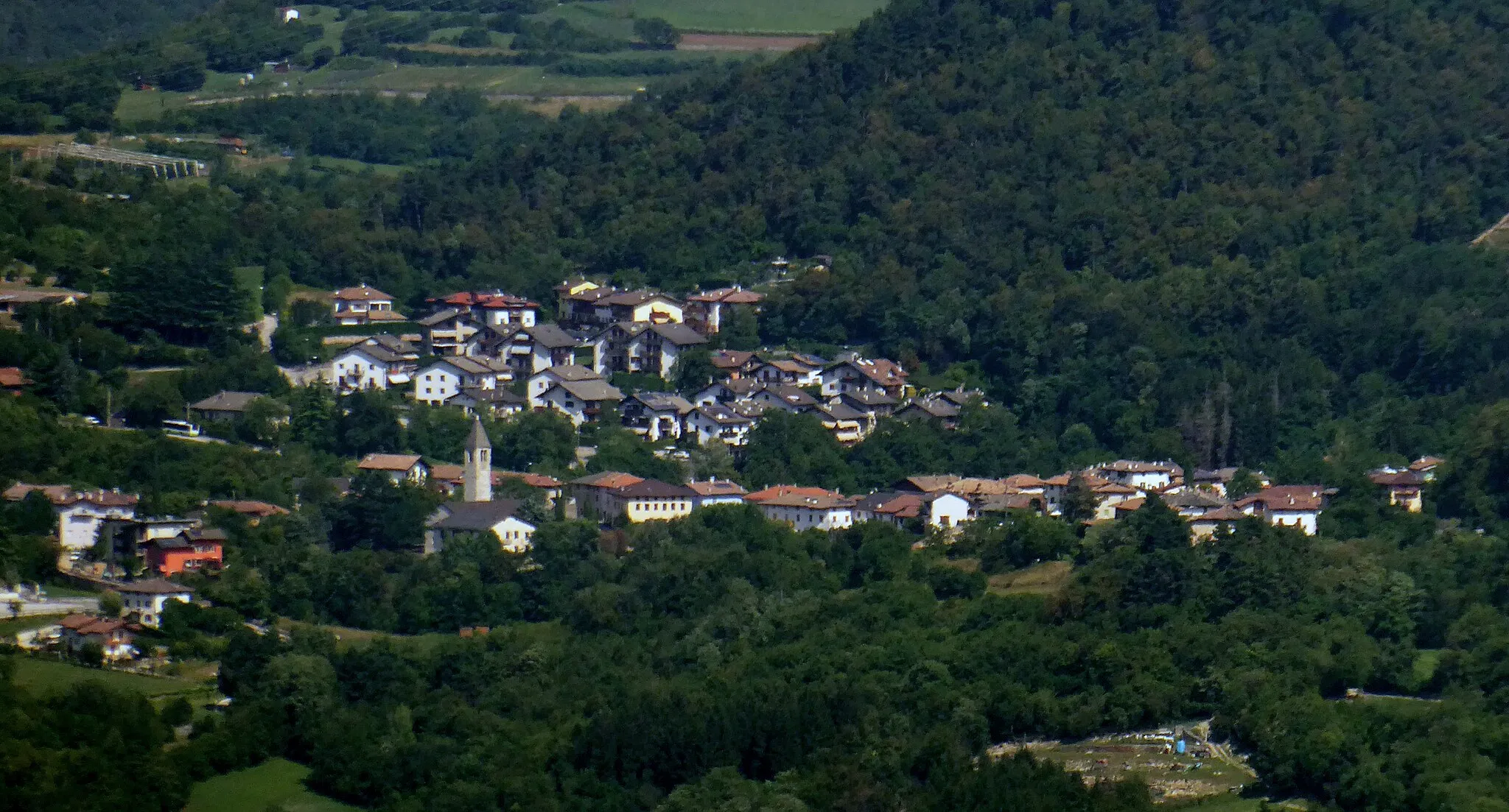 Photo showing: The town of Baselga del Bondone as seen from SP18 dir Ranzo