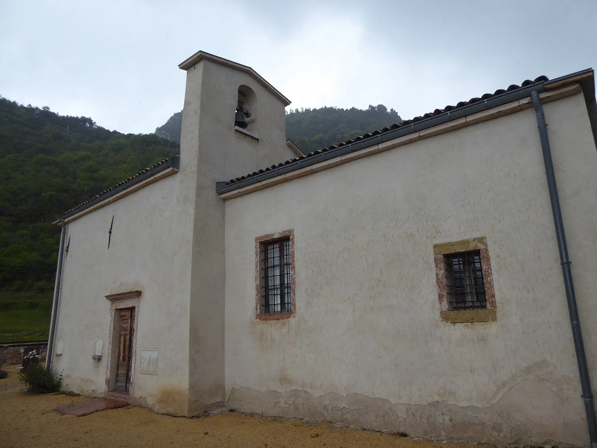 Photo showing: Varano (Mori, Trentino, Italy), Saints Fabian and Sebastian church