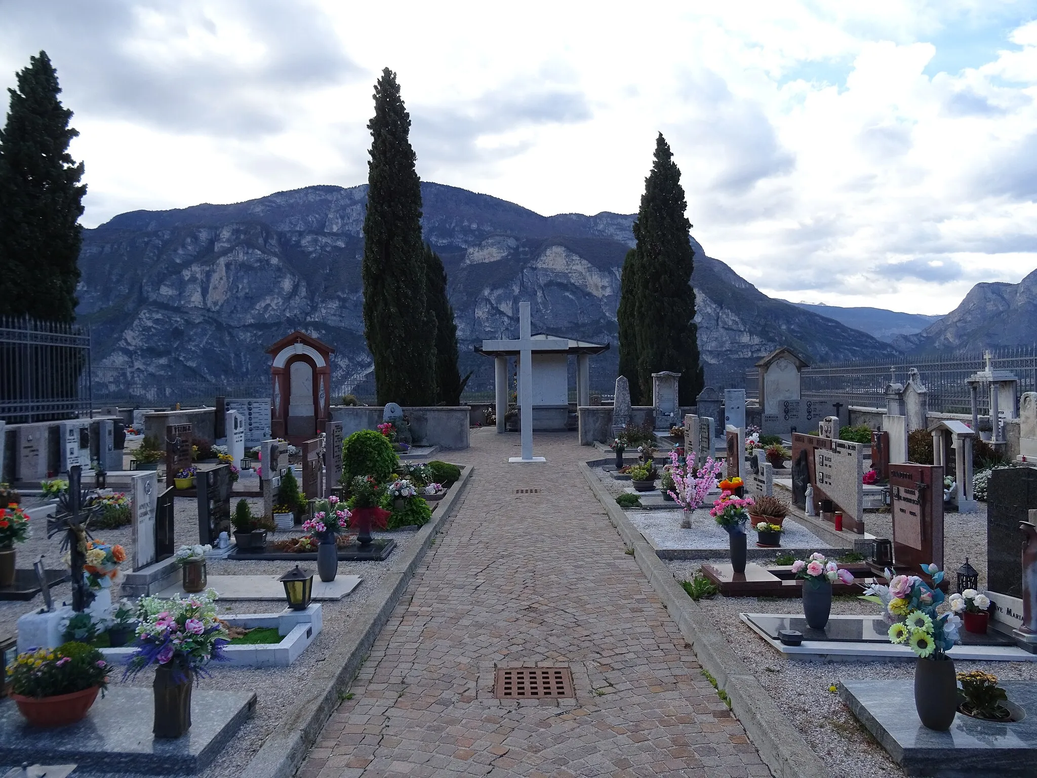 Photo showing: Cemetery of Sorni (Lavis, Trentino, Italy)