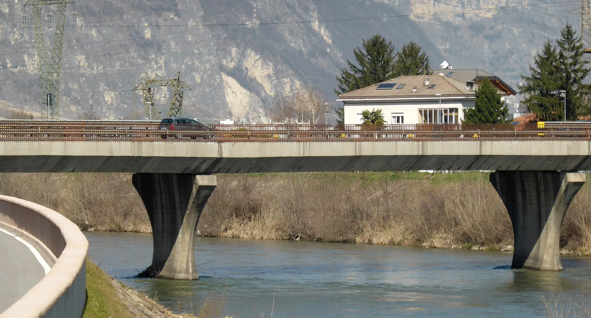 Photo showing: Trient, Brücke der Umgehungsstraße (SS 12) über die Etsch.
