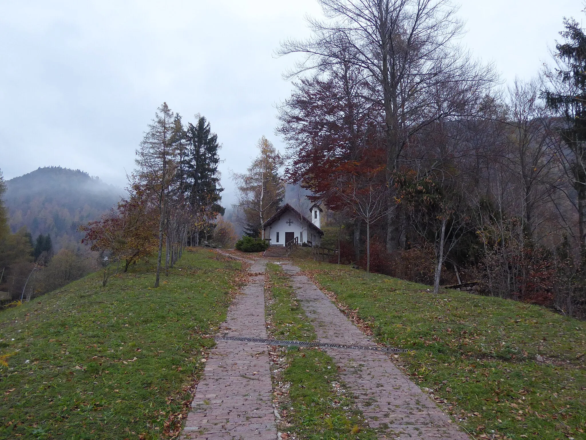 Photo showing: Ponciach (Altavalle, Trentino, Italy) - Church of Our Lady of the Snow