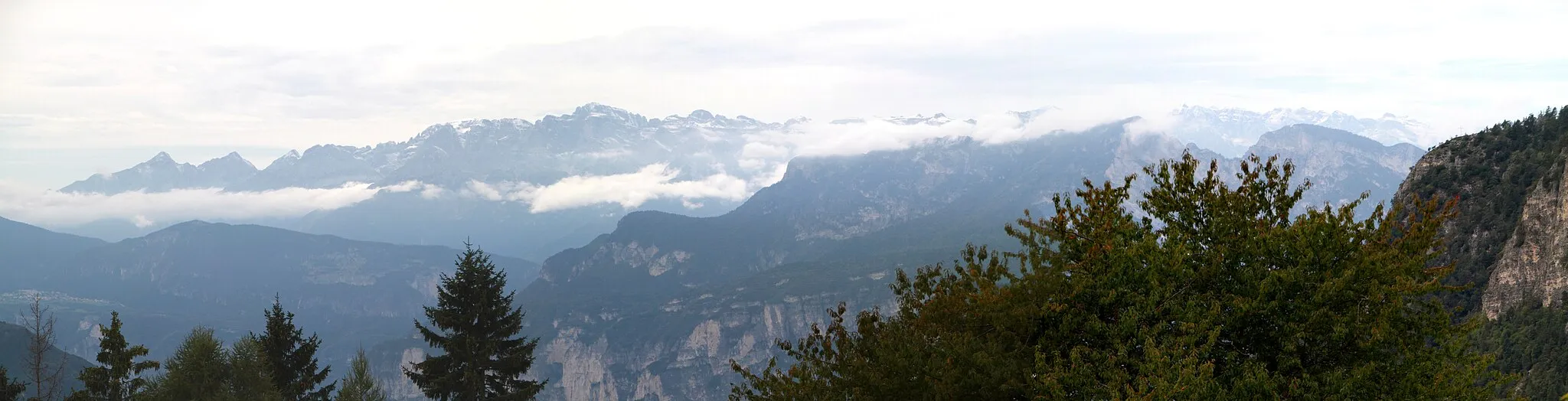 Photo showing: Panorama über die Salurner Klause nach Süden zur Brenta