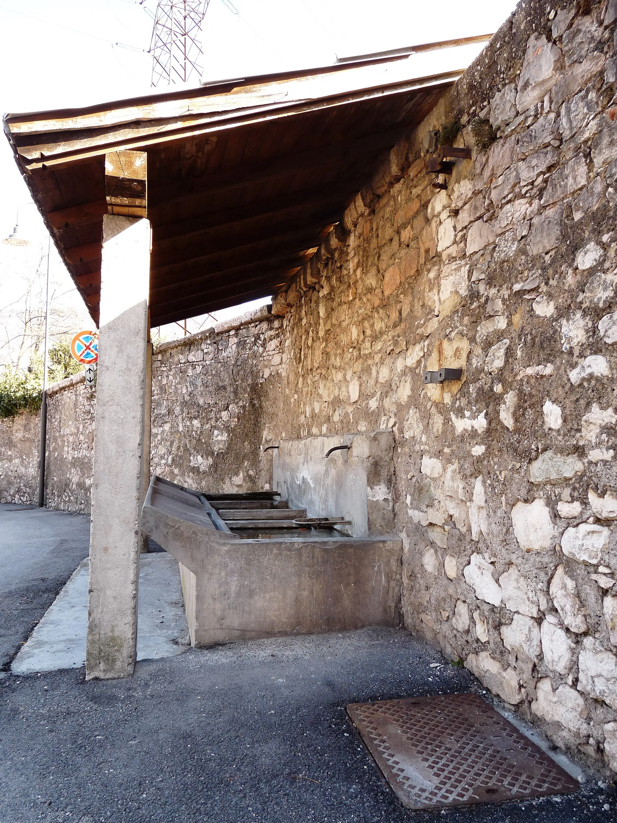 Photo showing: Trento (Italy): wash house in the village of Vela