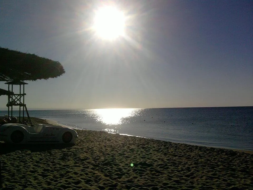 Photo showing: Sunrise (Marina di Ginosa), Zanzibar beach