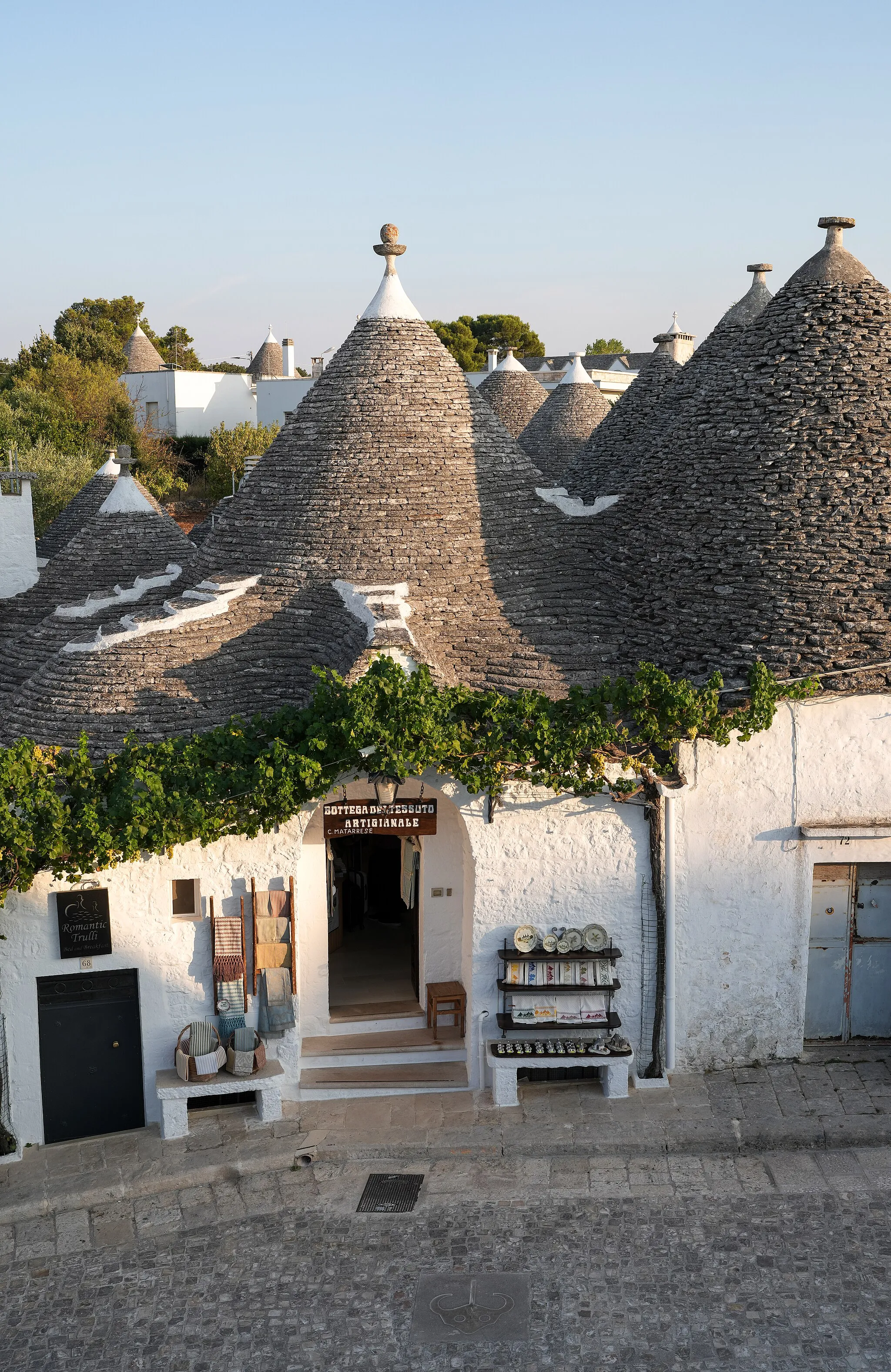 Photo showing: Bottega nel trullo - Alberobello