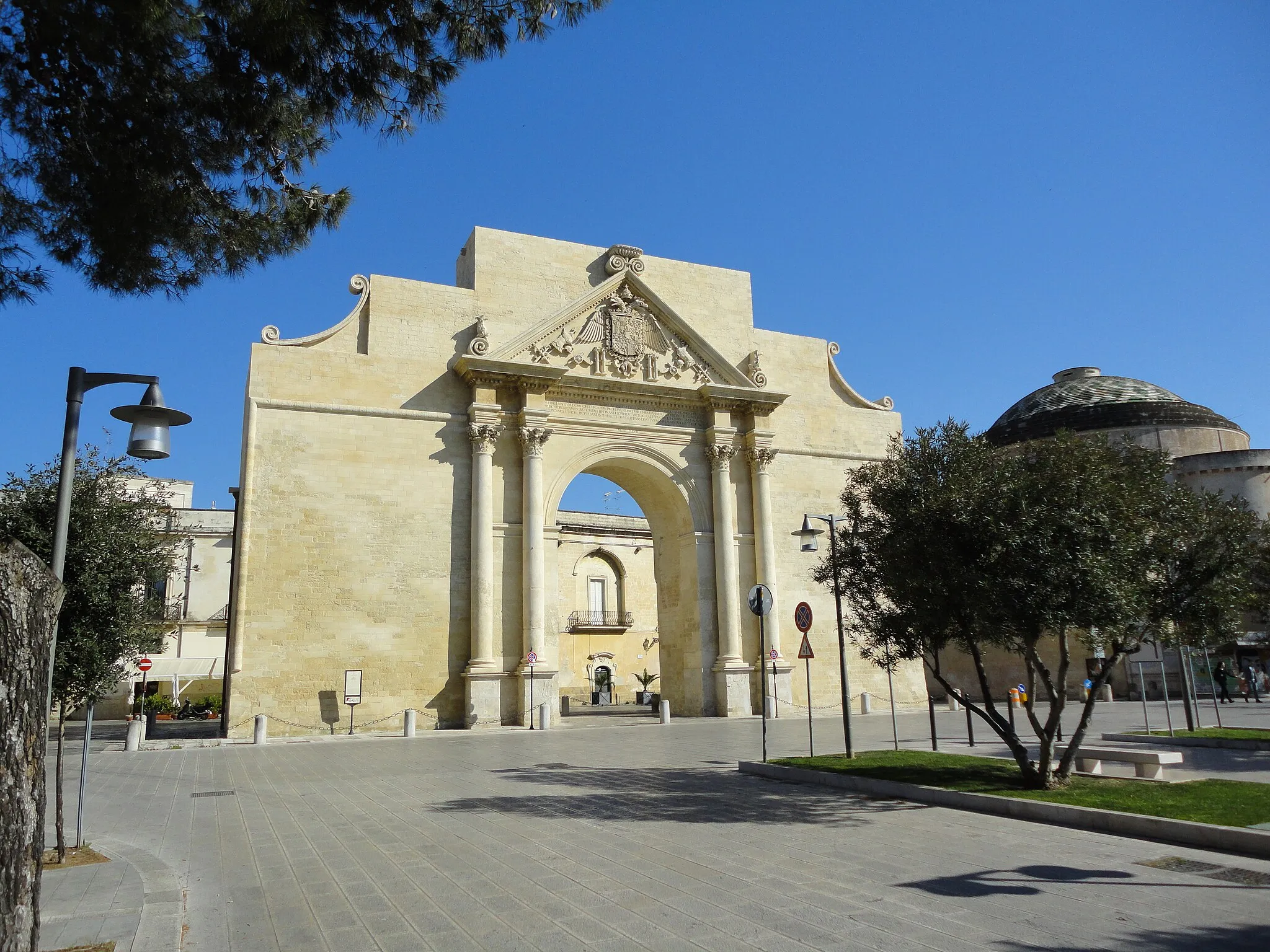 Photo showing: Porta Napoli a Lecce; architect: Gian Giacomo dell'Acaya