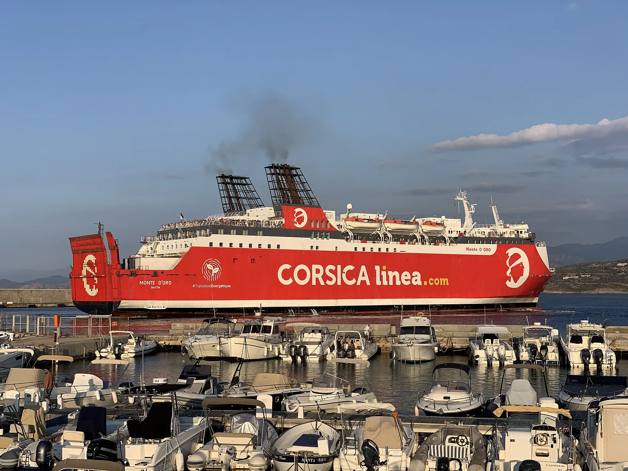 Photo showing: Bateau Monte d'Oro au port, L'Île-Rousse.