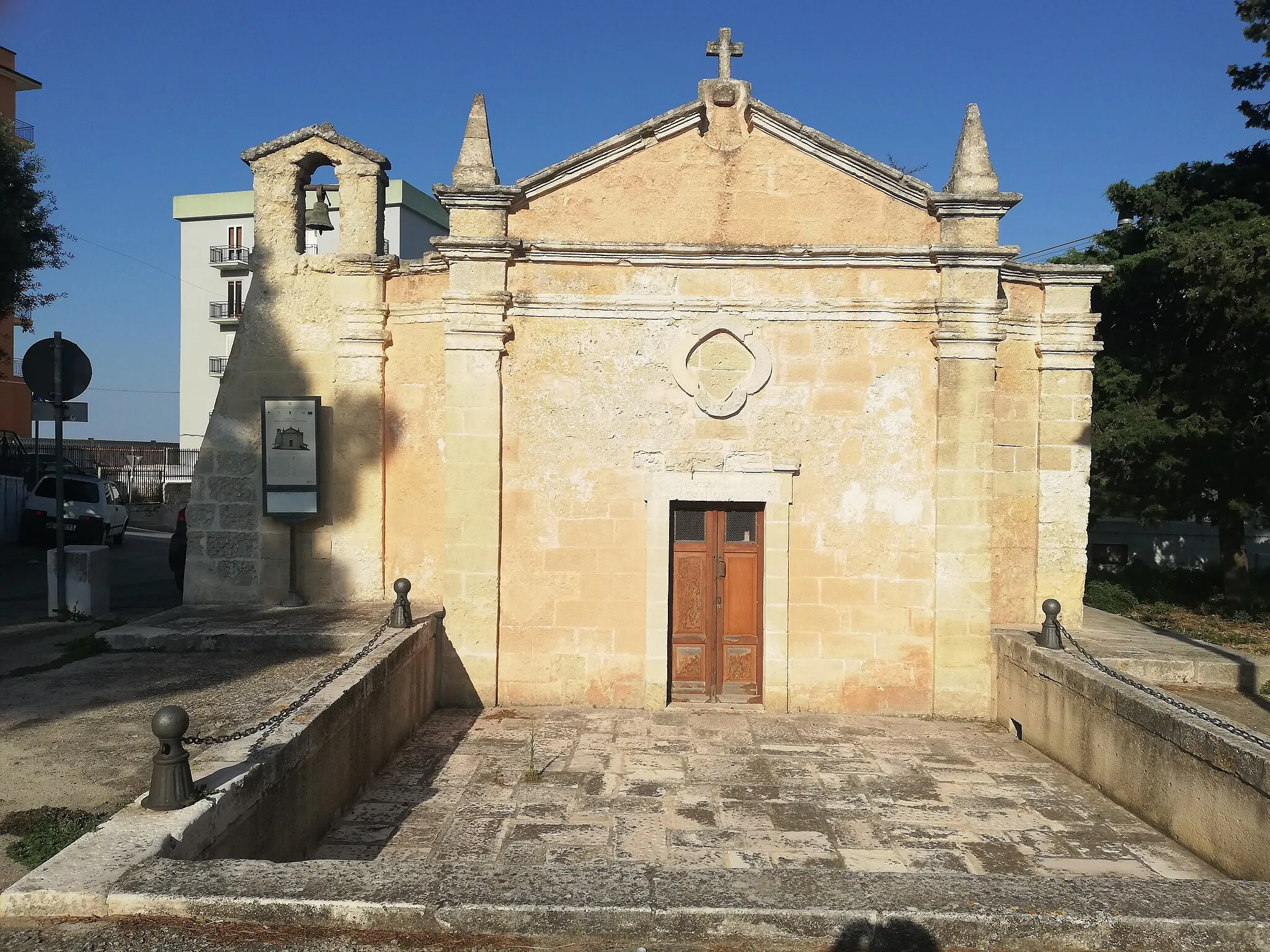 Photo showing: Veduta frontale della Cappella dell'Annunziata di Mottola (TA)