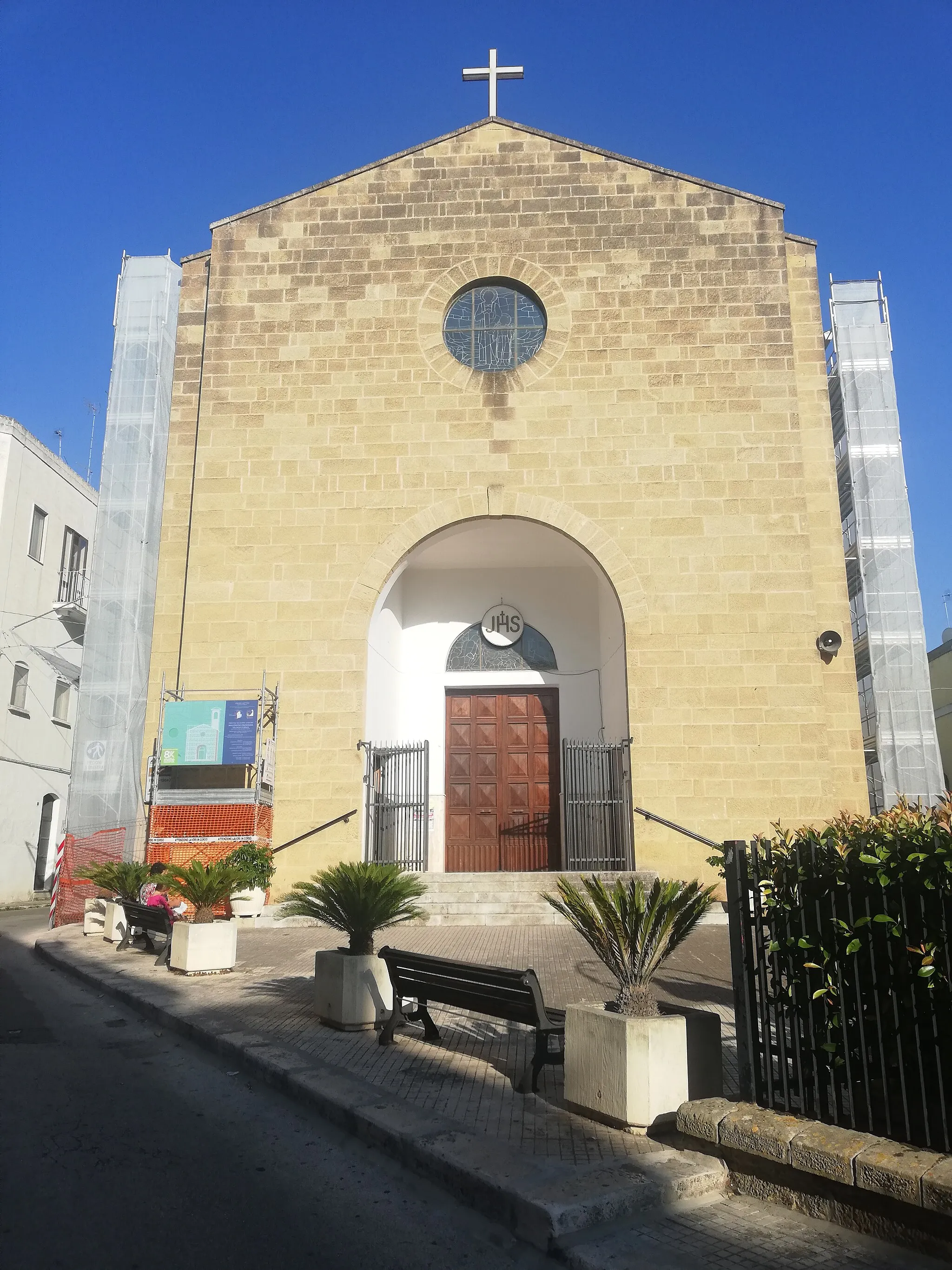 Photo showing: Veduta frontale della chiesa di San Giuseppe Lavoratore di Mottola (TA)
