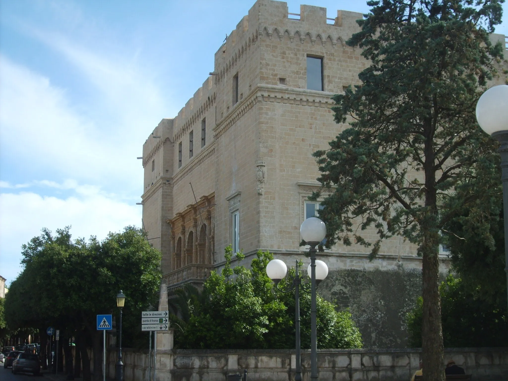 Photo showing: Scorcio del Castello Imperiali, a Francavilla Fontana.