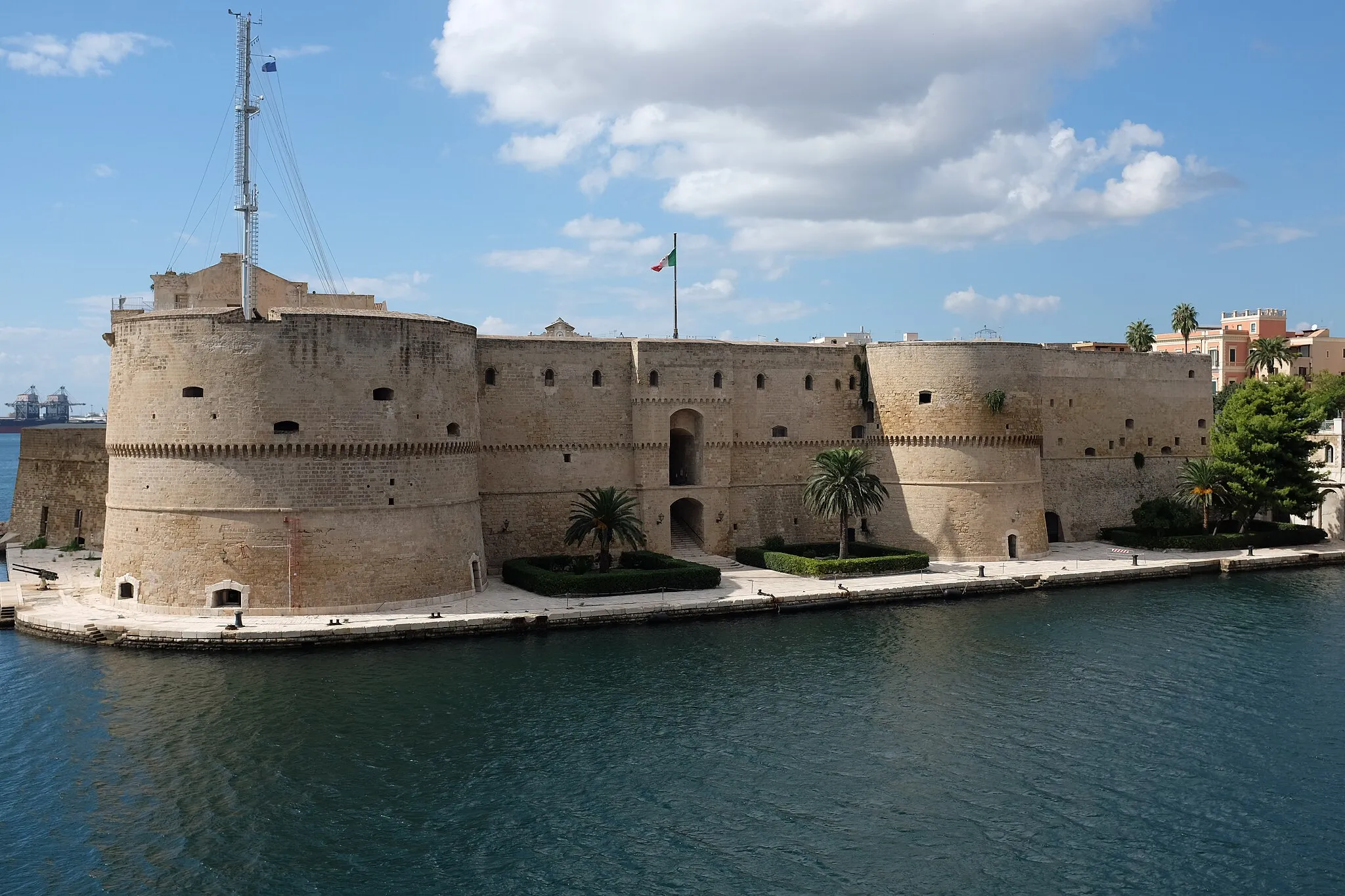 Photo showing: Aragonese castle of Taranto