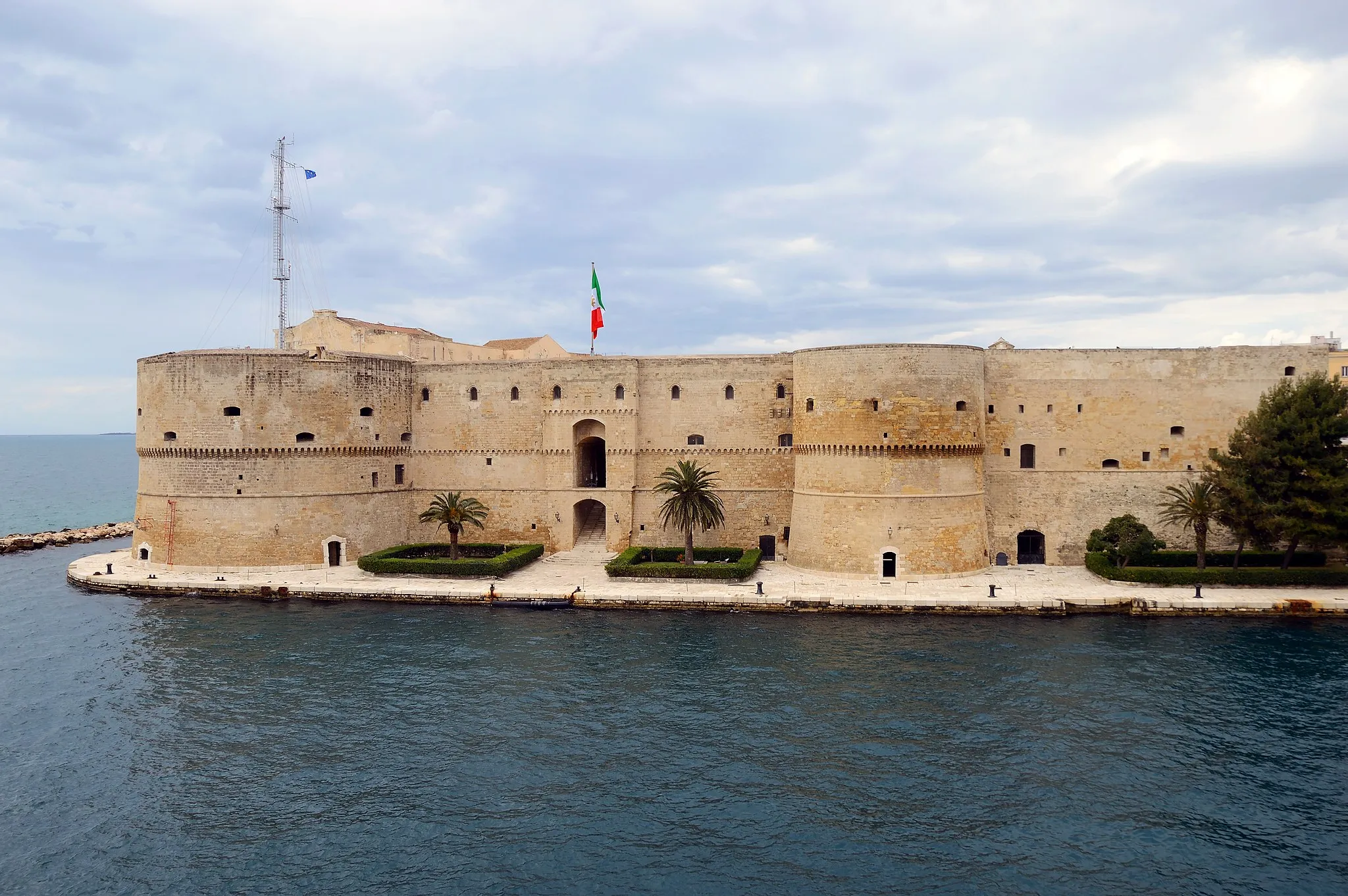 Photo showing: Castello Aragonese (Taranto)