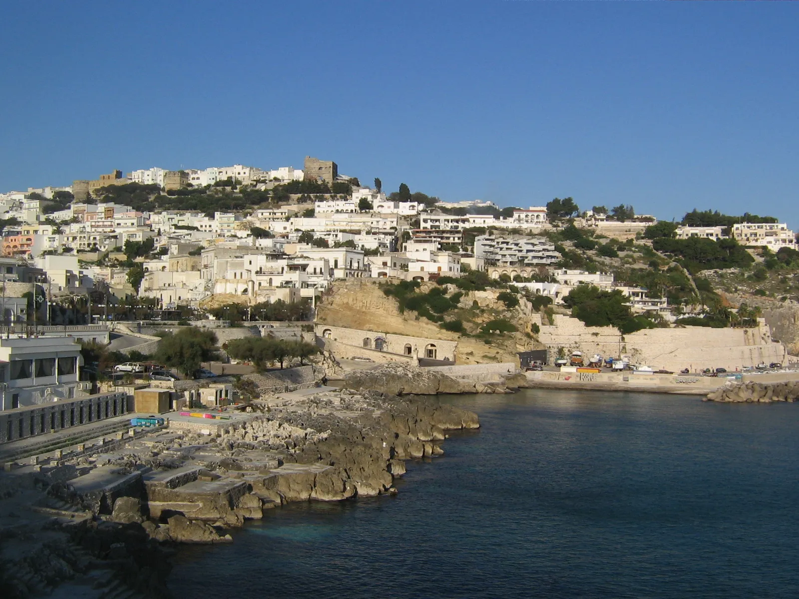 Photo showing: Castro vista dal mare