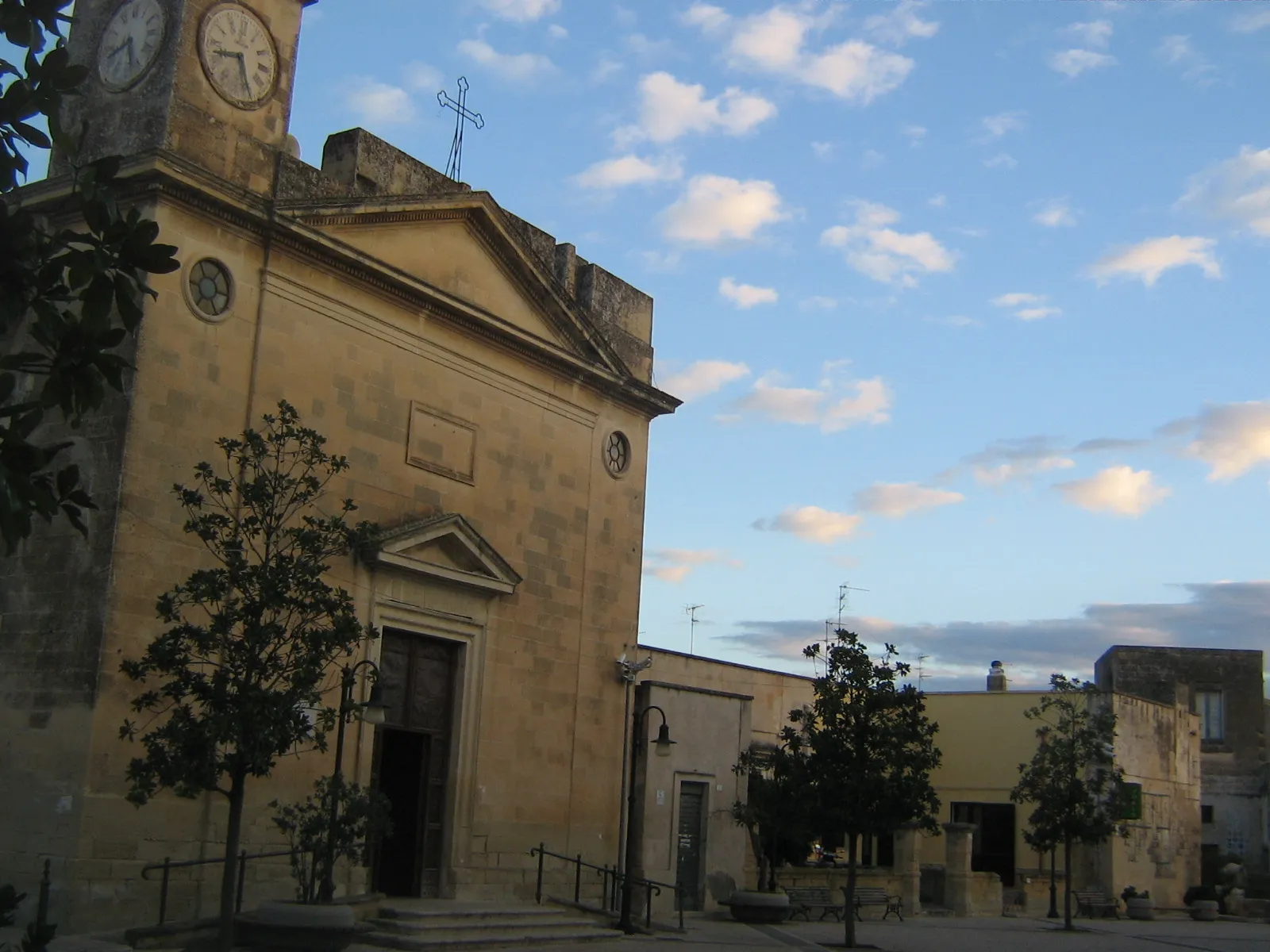 Photo showing: Merine Chiesa Madre e piazza