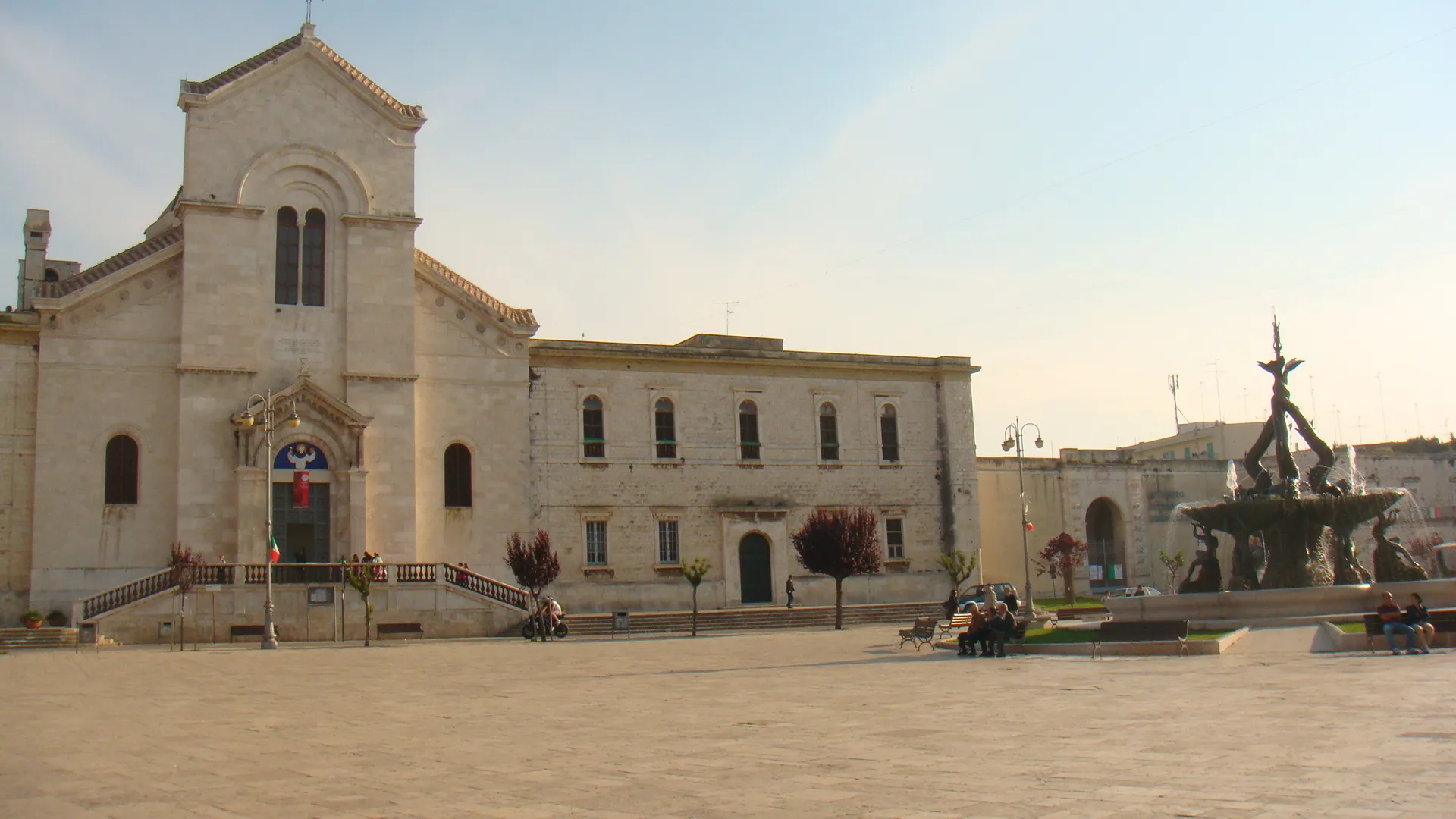 Photo showing: Piazza Vittorio Emanuele II e Fontana dei Tritoni, Giovinazzo (Ba)