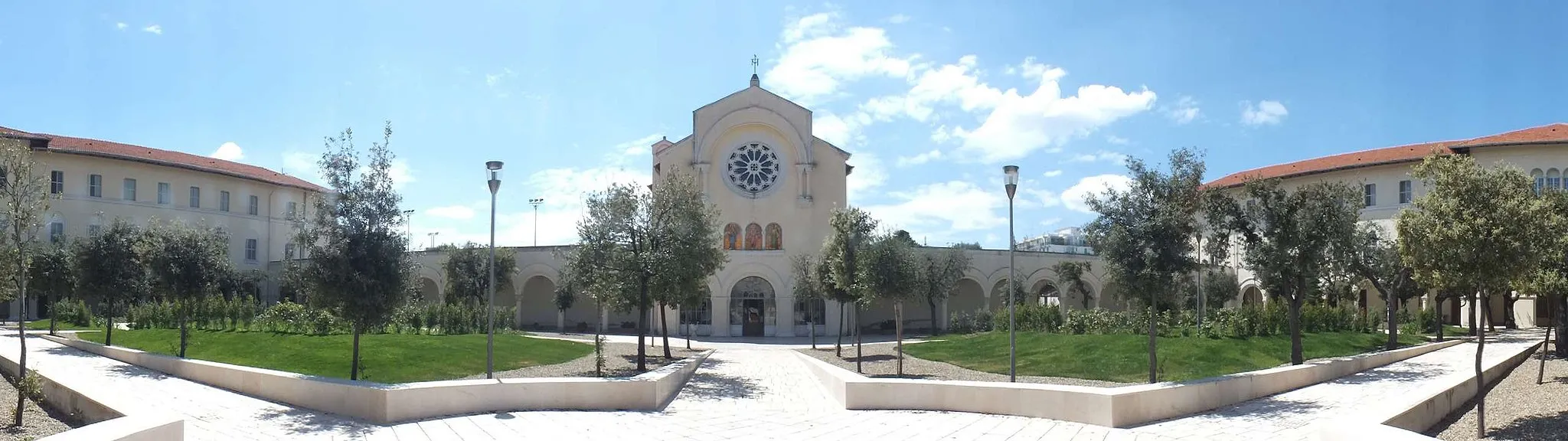 Photo showing: Giardino interno Pontificio Seminario Regionale Pugliese "Pio XI"