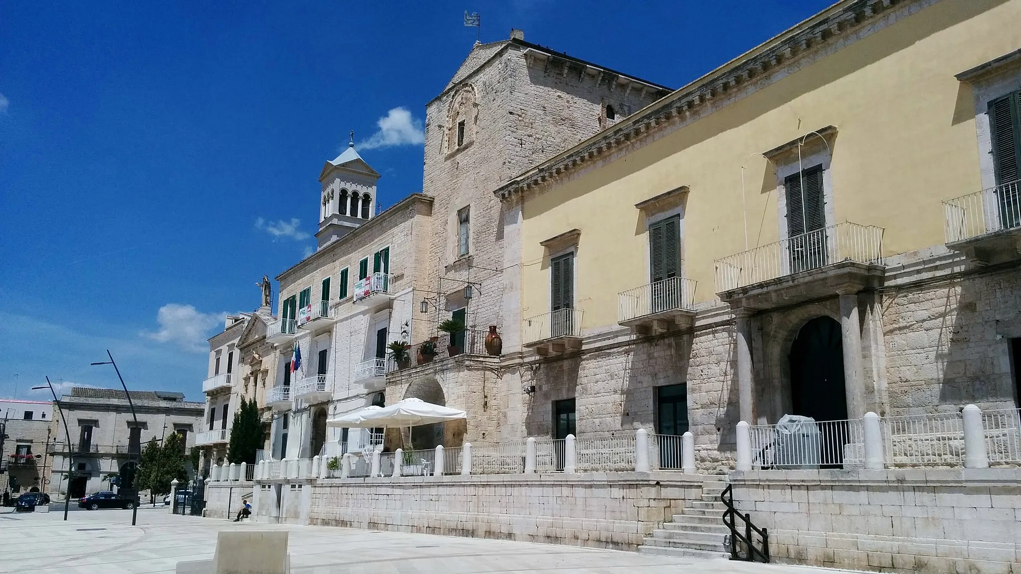 Photo showing: Melodia's Palace and the Castle in Matteotti square, Ruvo di Puglia