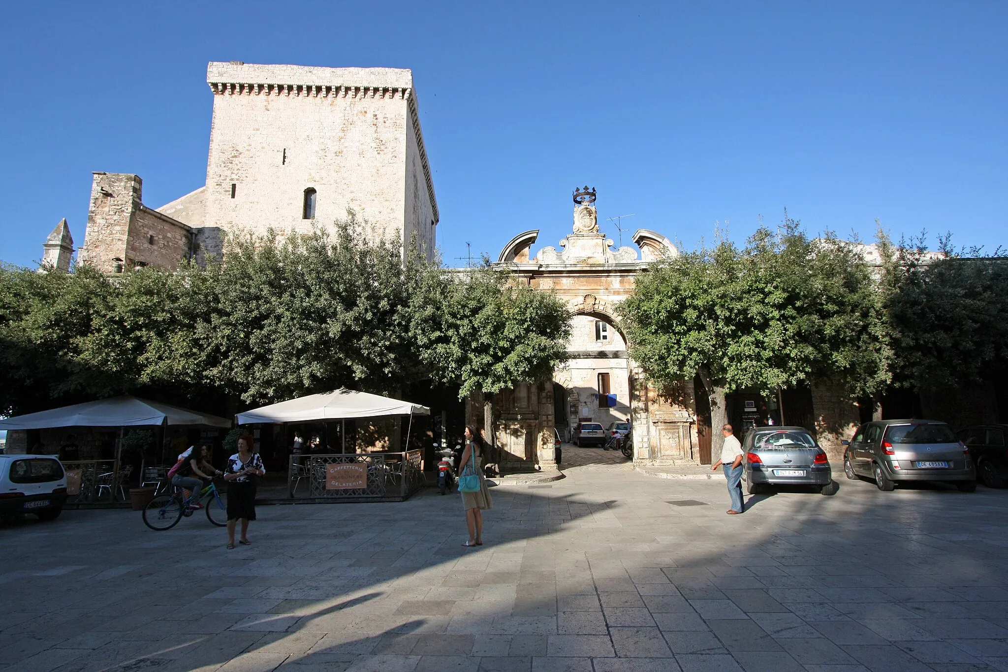Photo showing: Conversano: castello Acquaviva, lato sud-ovest