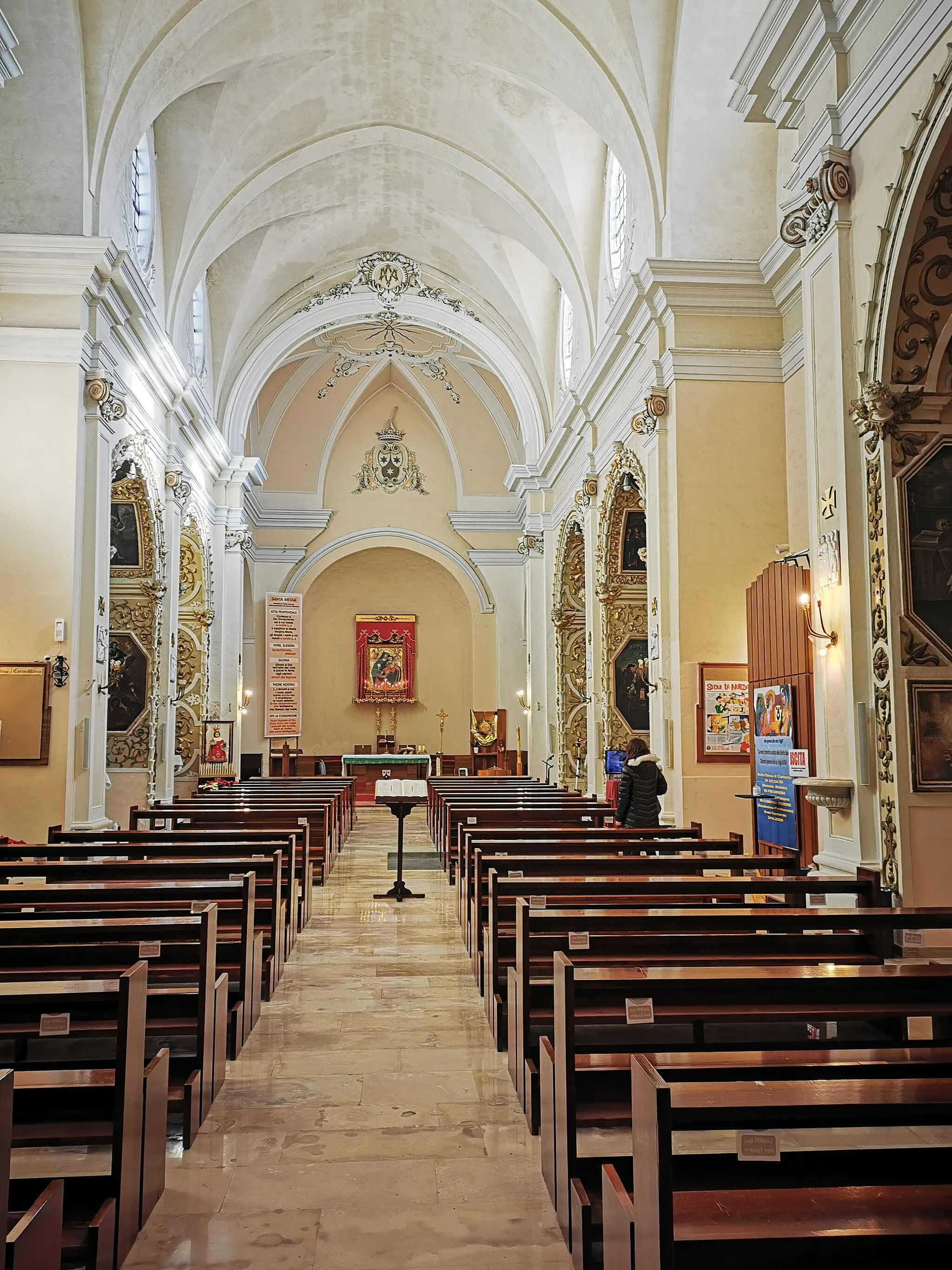 Photo showing: Chiesa del Carmine (Mesagne): interni.