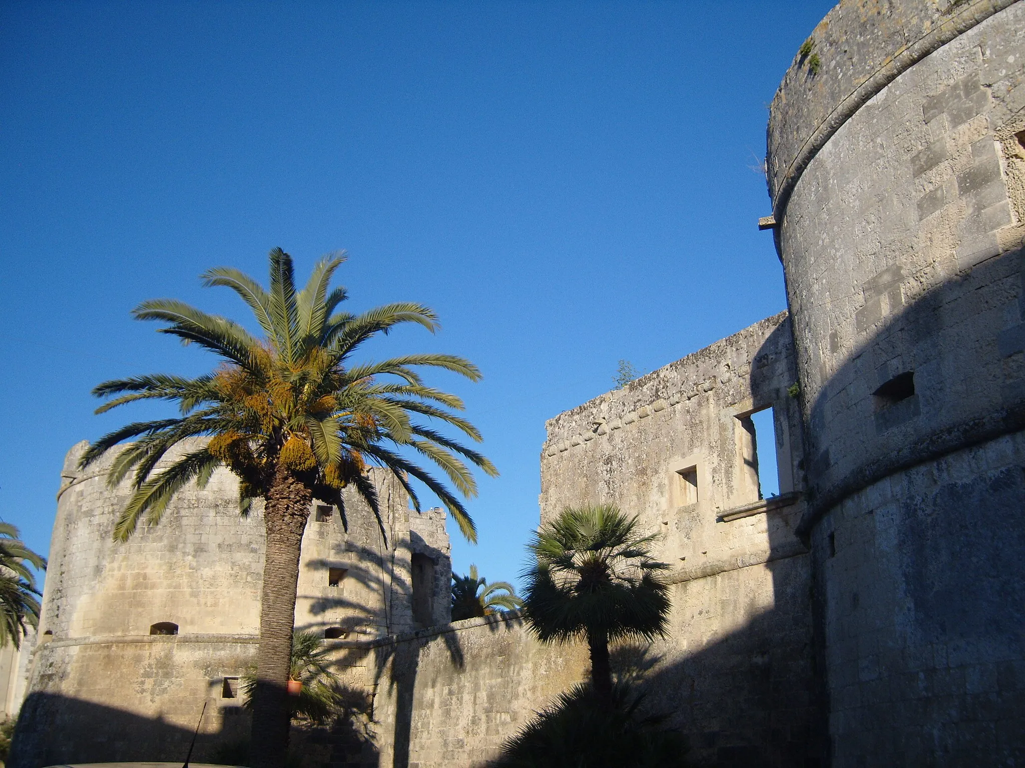 Photo showing: Aragonese castle (XVI century) of Palmariggi, Province of Lecce, Italy