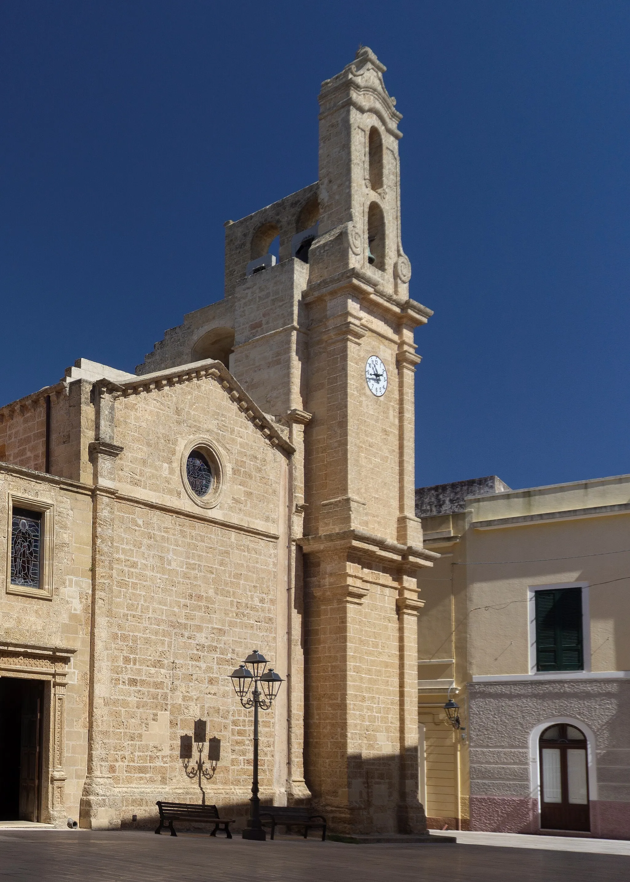 Photo showing: Bell tower and main entrance of the cathedral of Morciano di Leuca