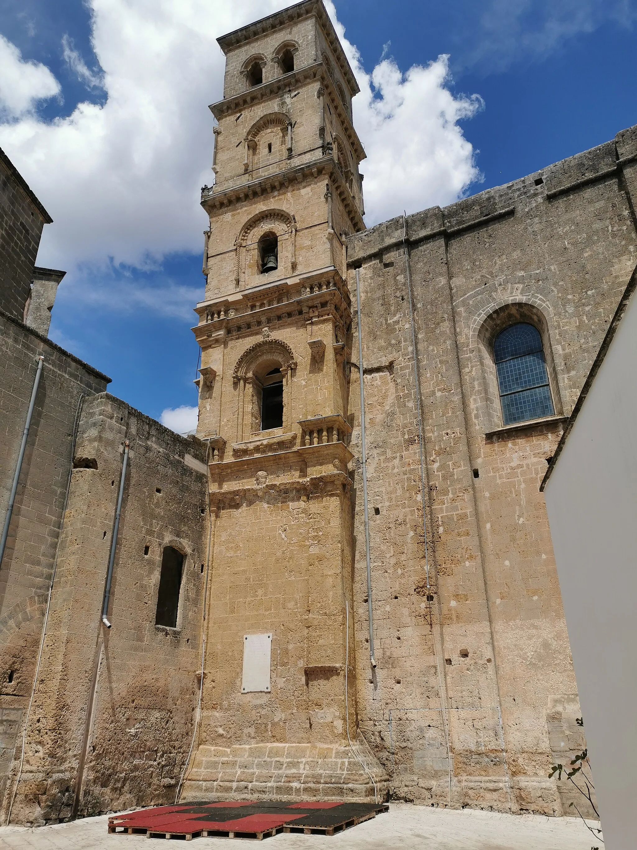 Photo showing: Manduria, la sommità del campanile della Chiesa madre dedicata alla Santissima Trinità.