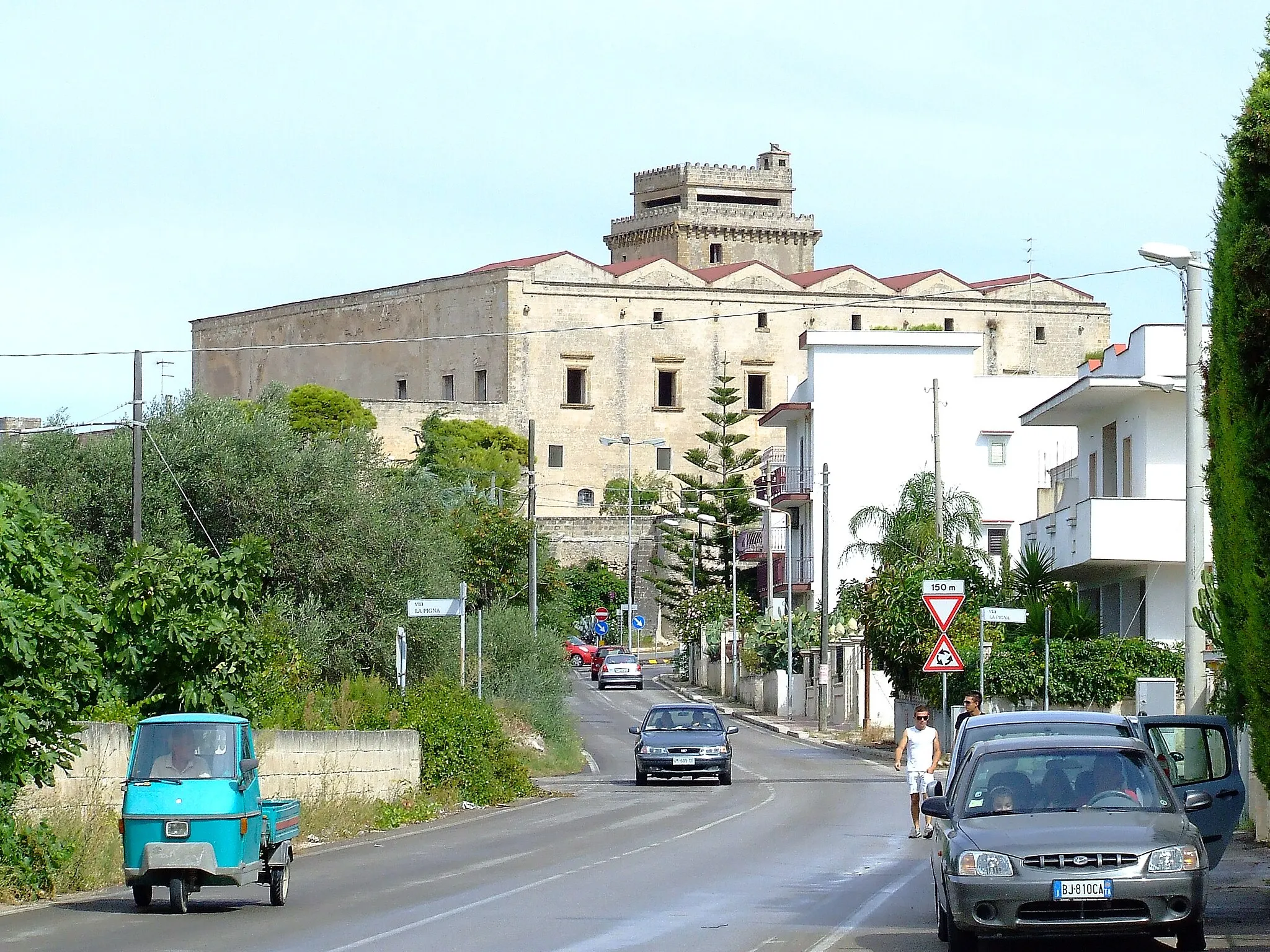 Photo showing: Veduta del paese di Leporano con il palazzo dei Principi Muscettola (Taranto - Italy)